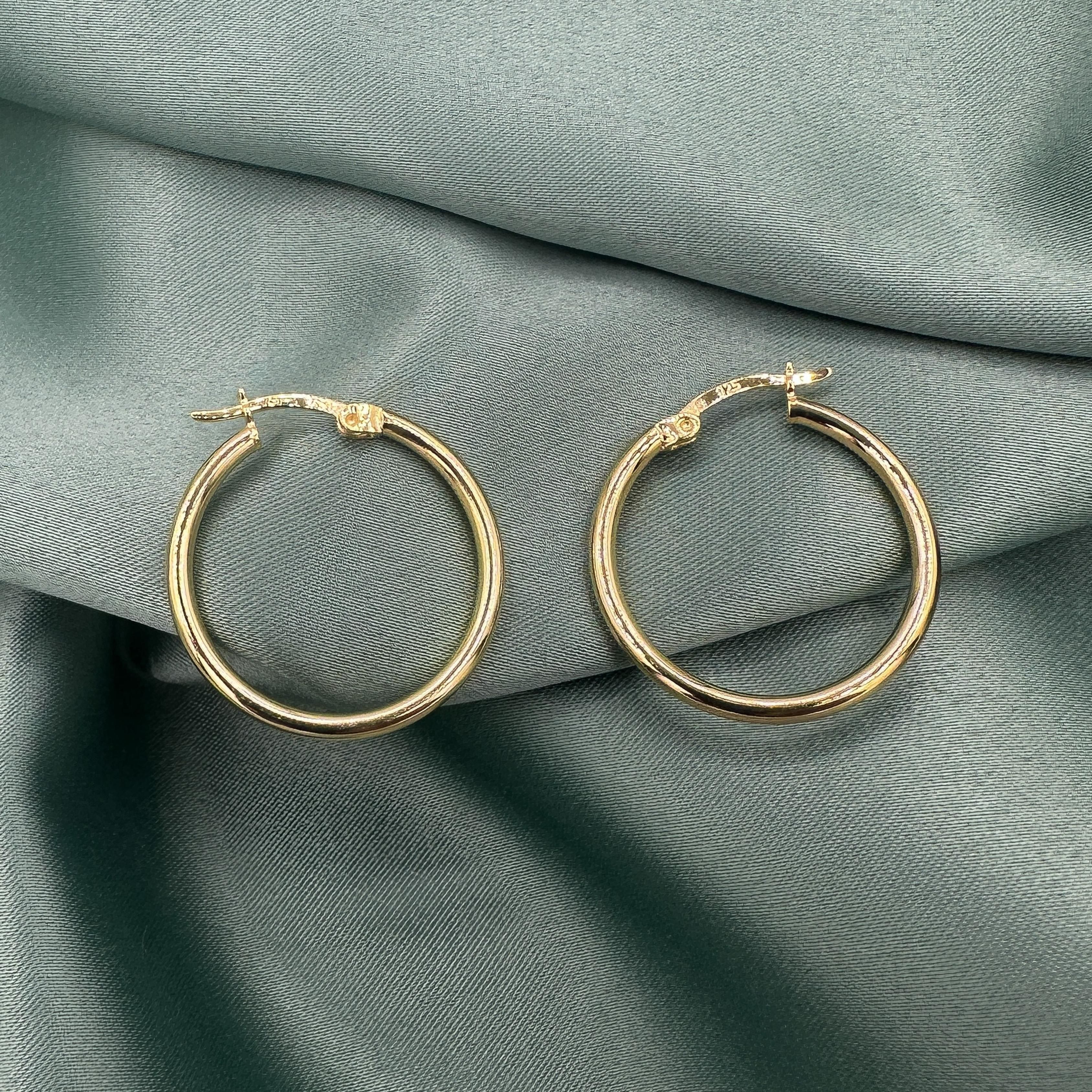 Medium Size Thin Hoop Earrings - Gold