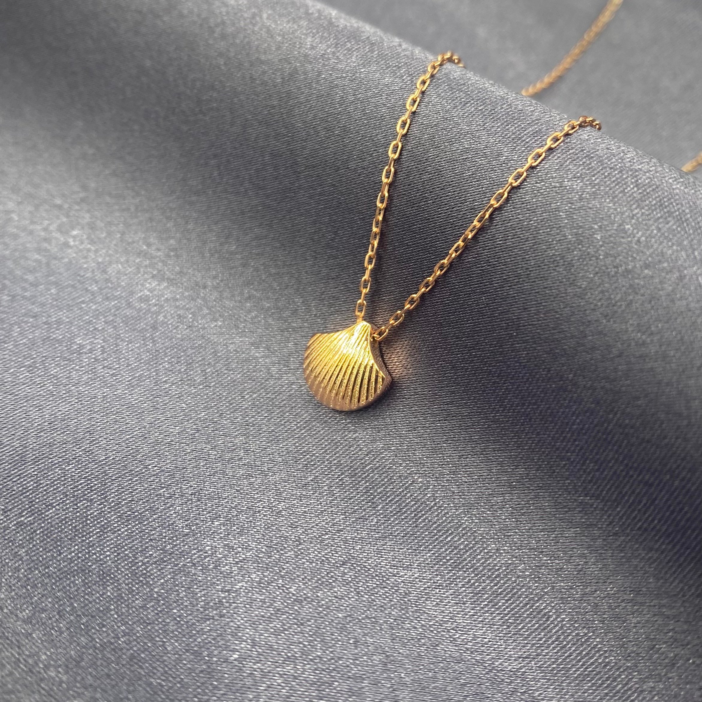 Oyster Necklace - Rose Gold