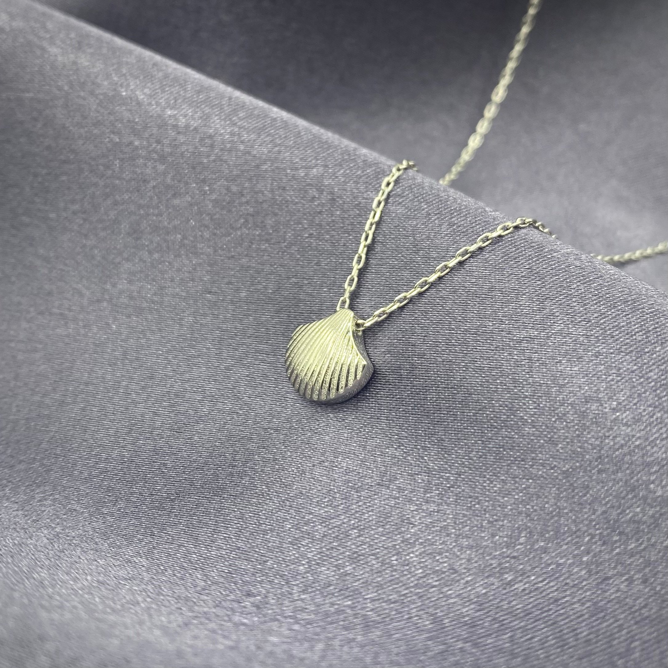 Oyster Necklace - Rhodium