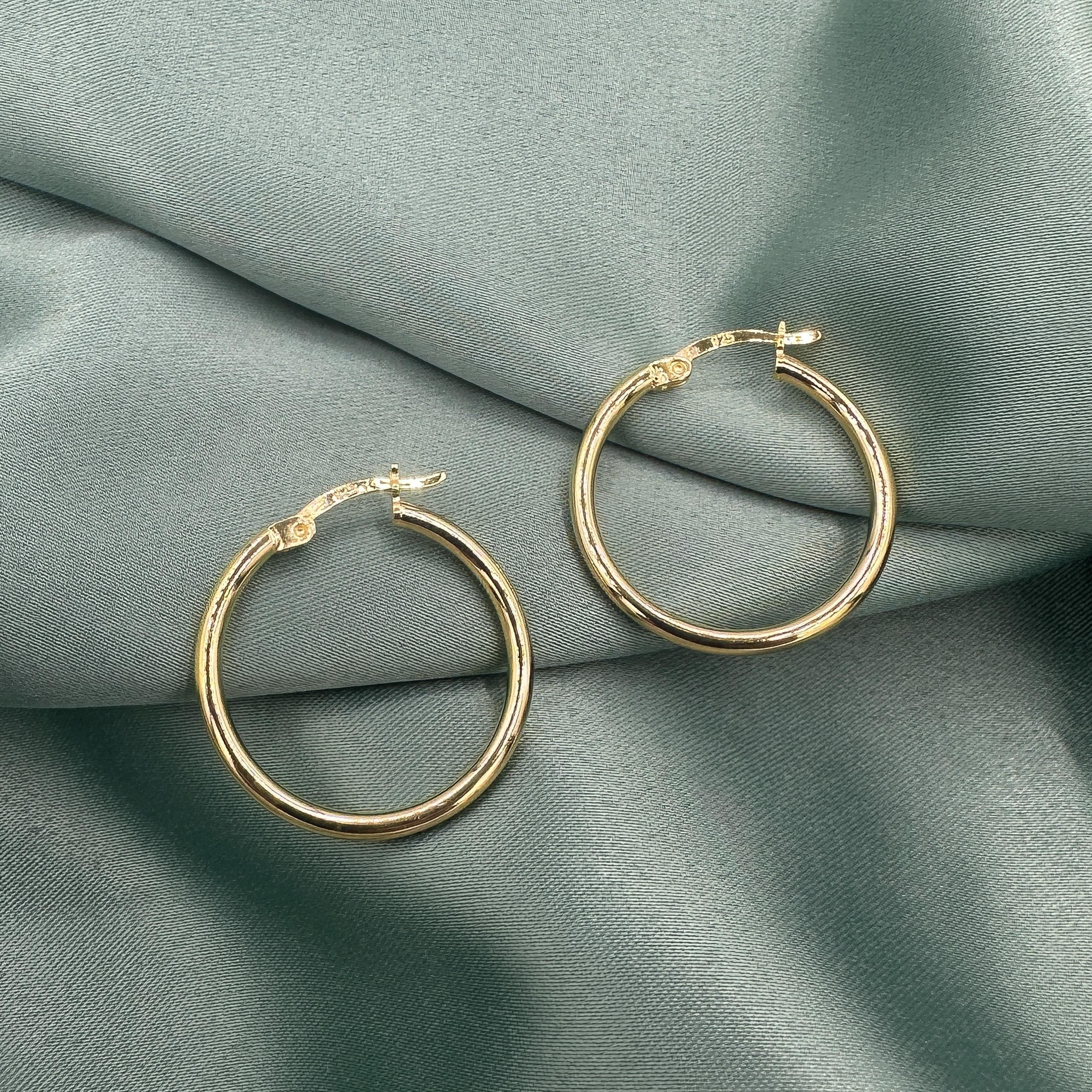 Medium Size Thin Hoop Earrings - Gold