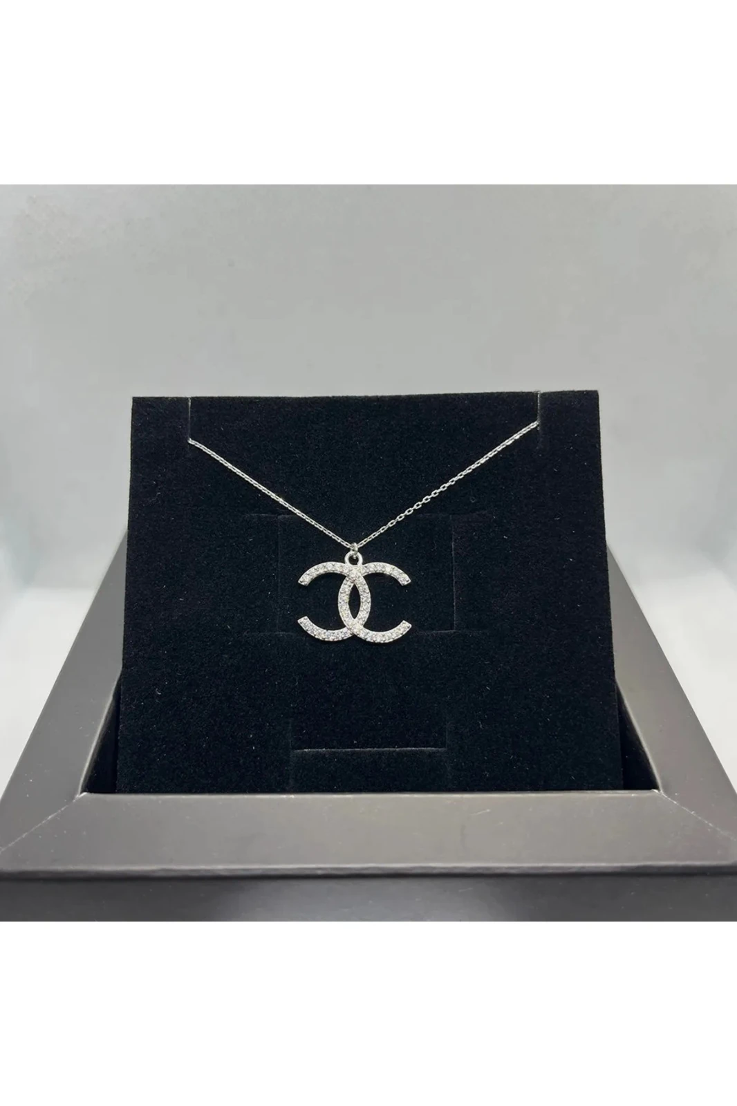 925 Ayar Beyaz Zirkon Taşlarla Kaplı Chanel Modern Kolye