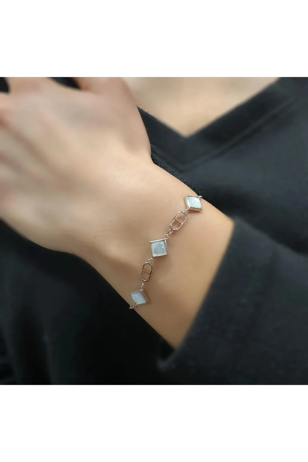 925 Ayar Gümüş Sedef Taşlı İthal Kare Zarif Bileklik