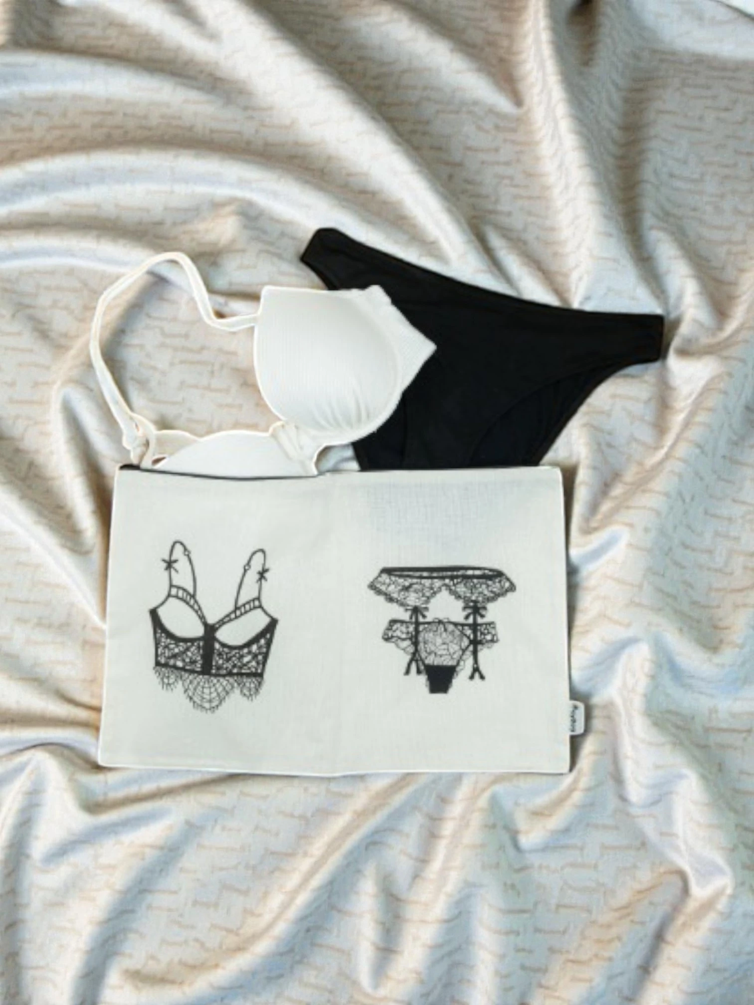 Karia No:13 İç Çamaşır Kesesi image