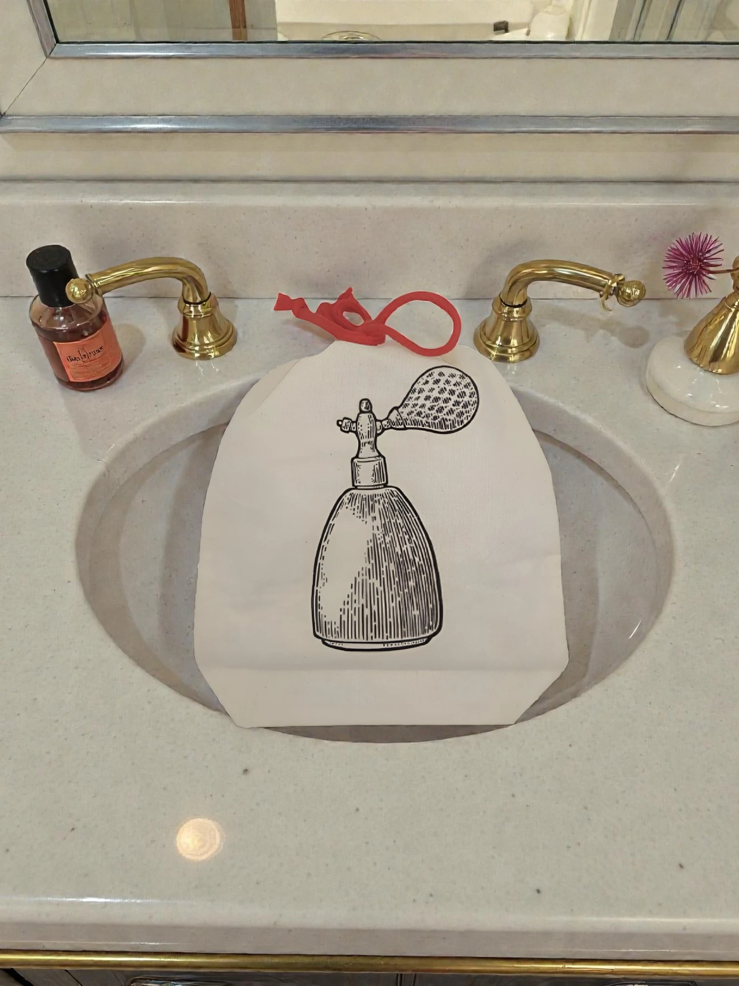 Karia No:11 Parfüm Kesesi