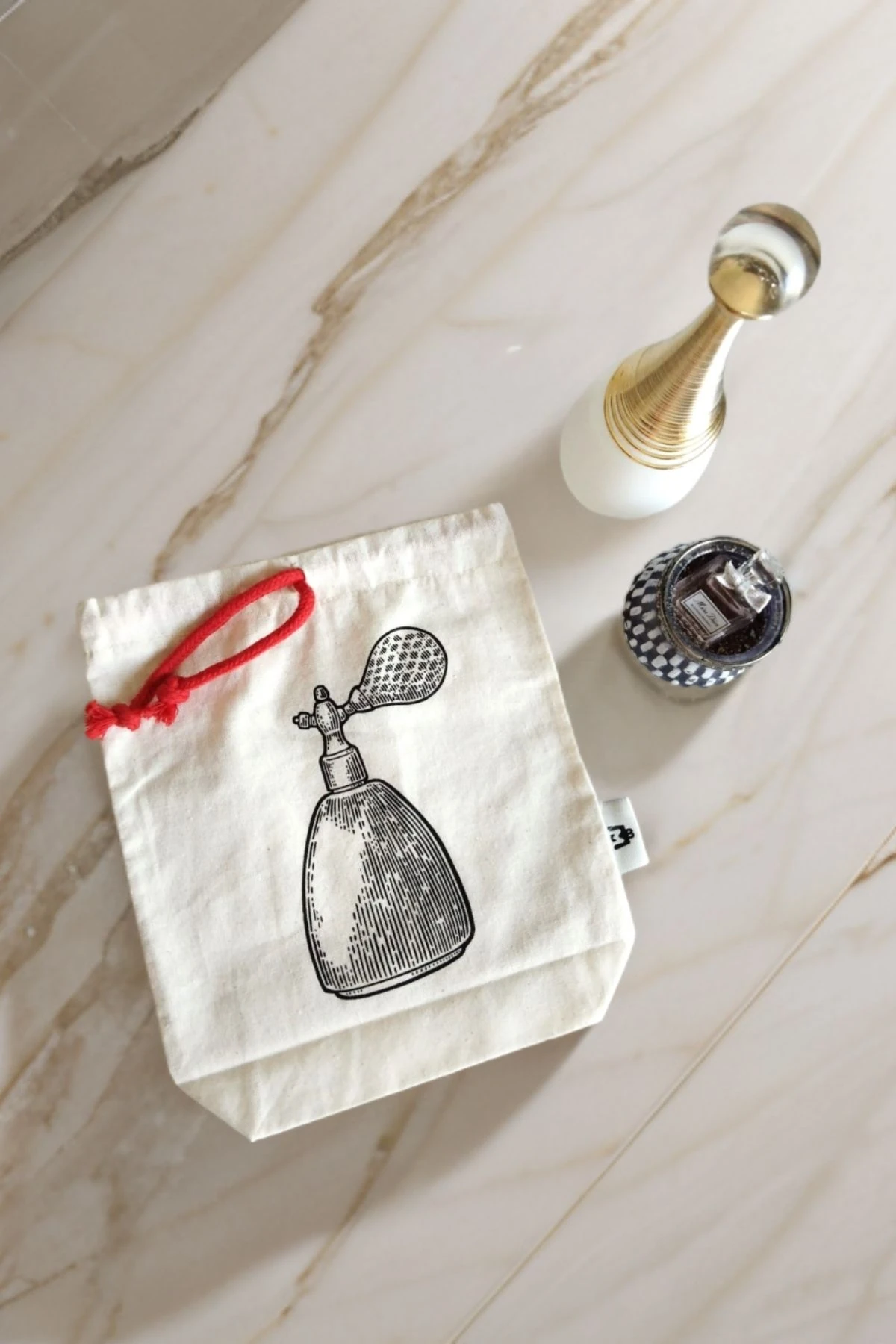 Karia No:11 Parfüm Kesesi