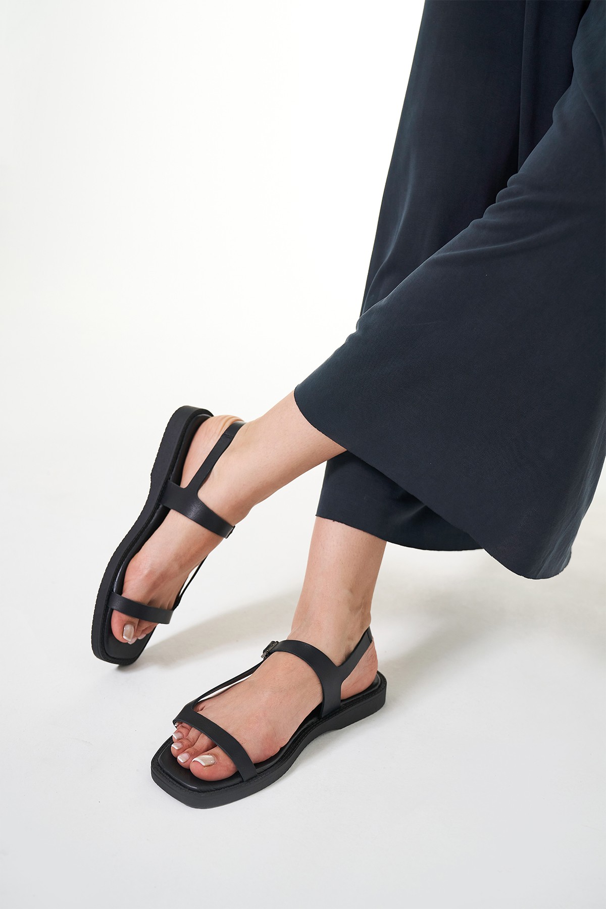 Wissal Hakiki Deri Kadın Sandalet - Siyah