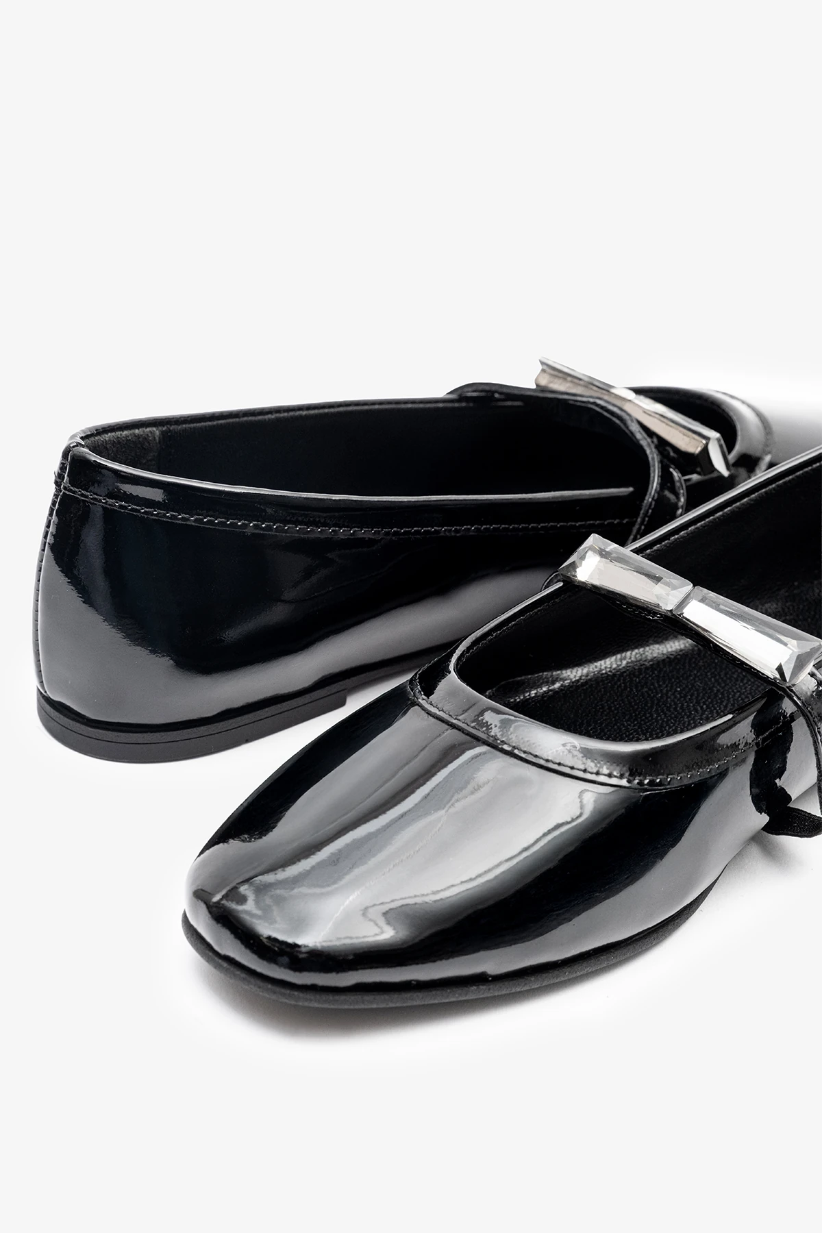 Cherry Siyah Rugan Deri Kadın Taşlı Babet