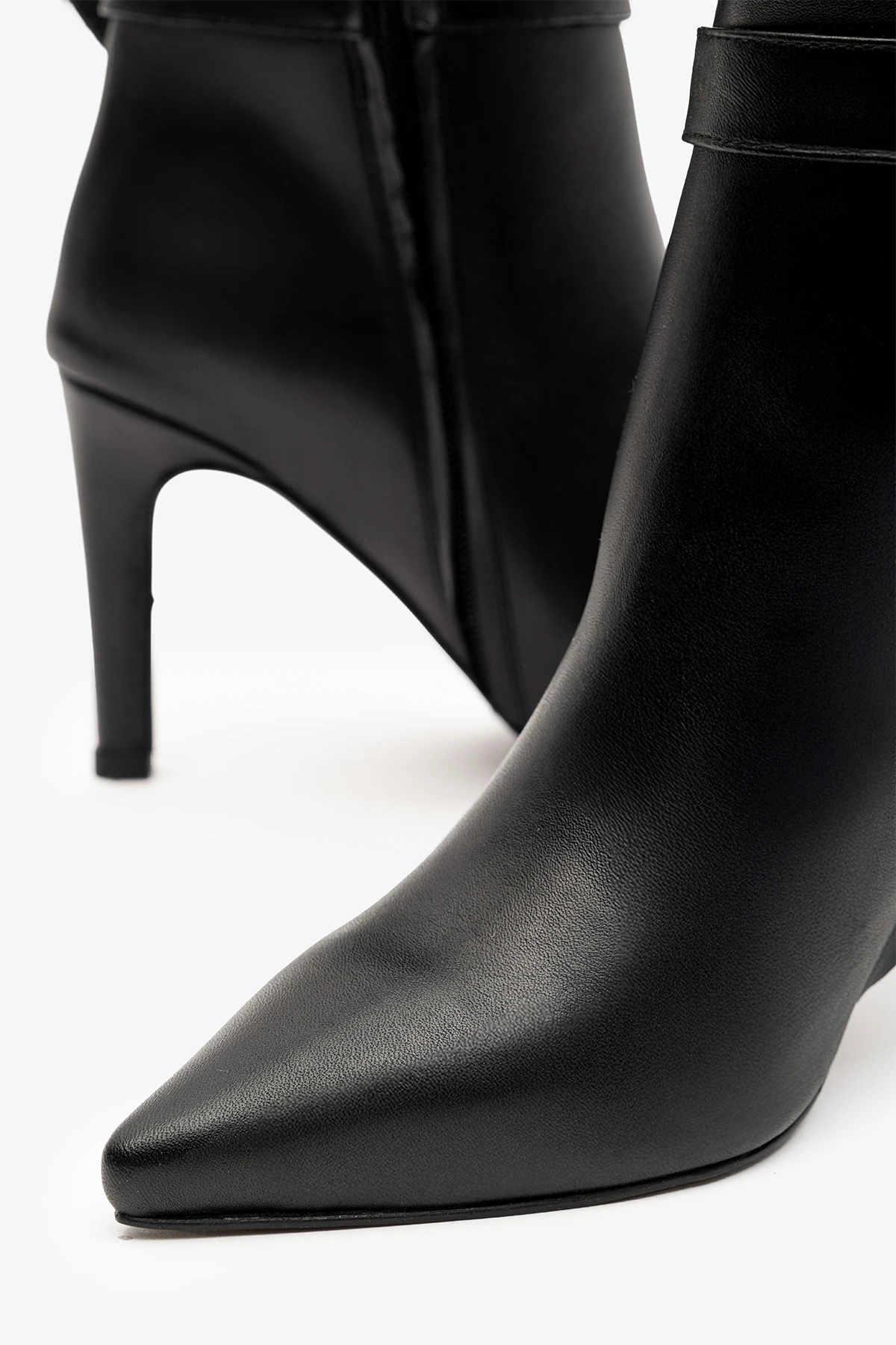 Jude Siyah Deri Kadın Topuklu Çizme