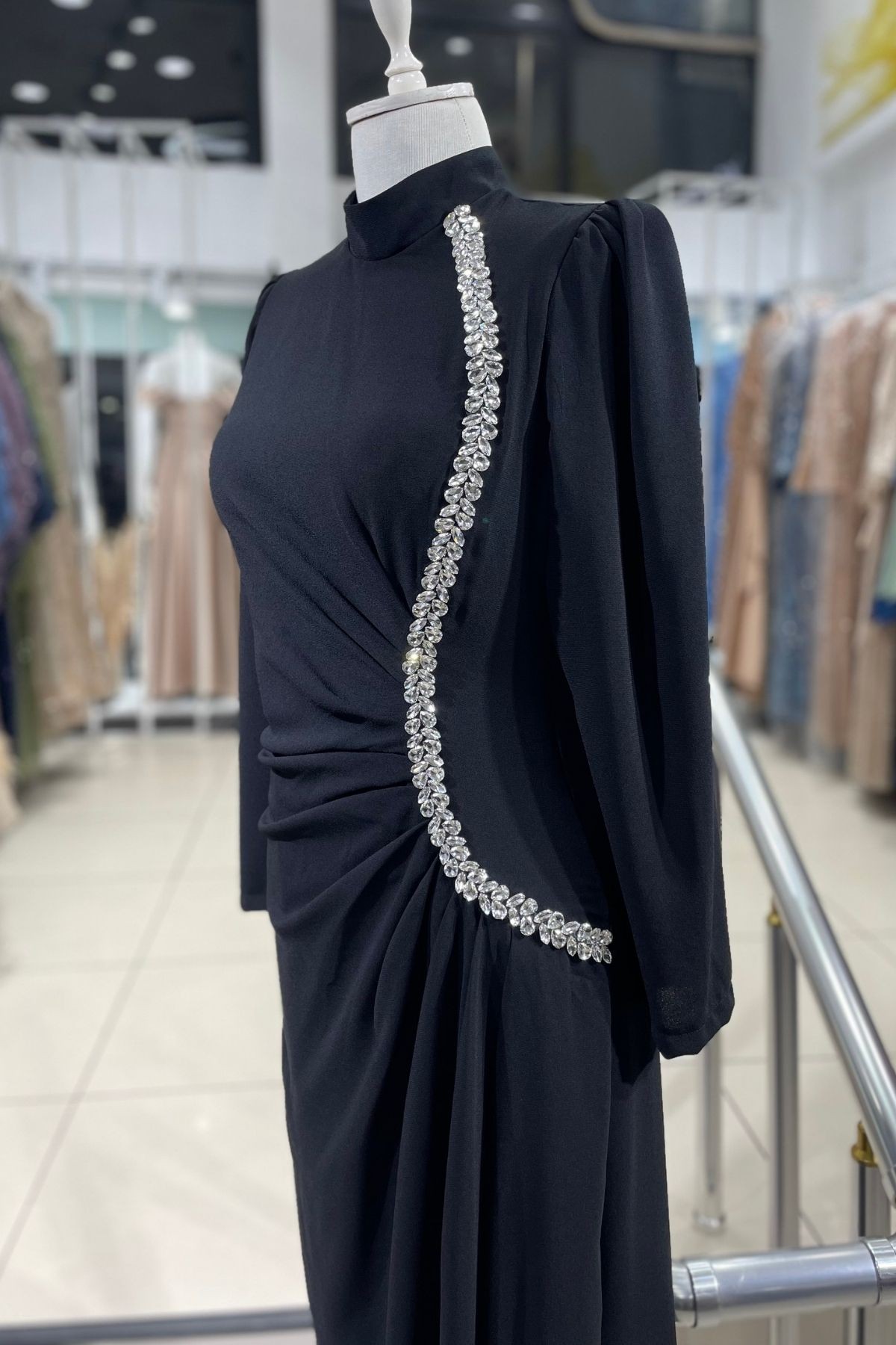 Drape Detaylı Taşlı Abiye 