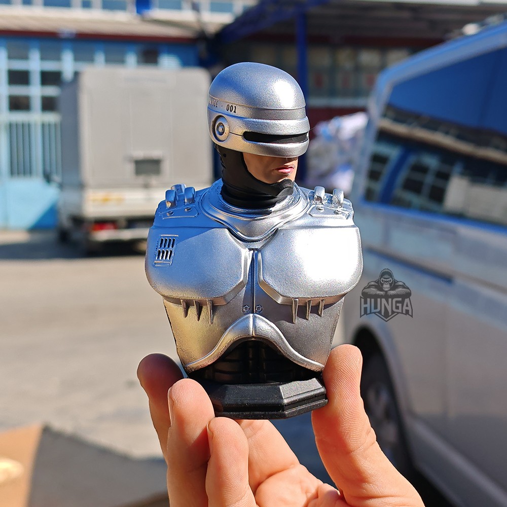 Robocop Büstü