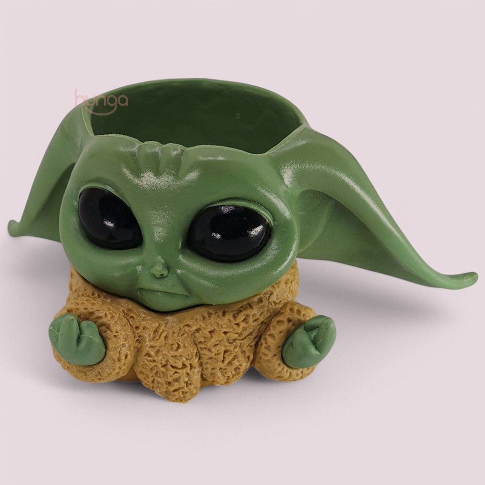 Star Wars The Mandalorian - Grogu "Orta Parmak" Saksı Figürü