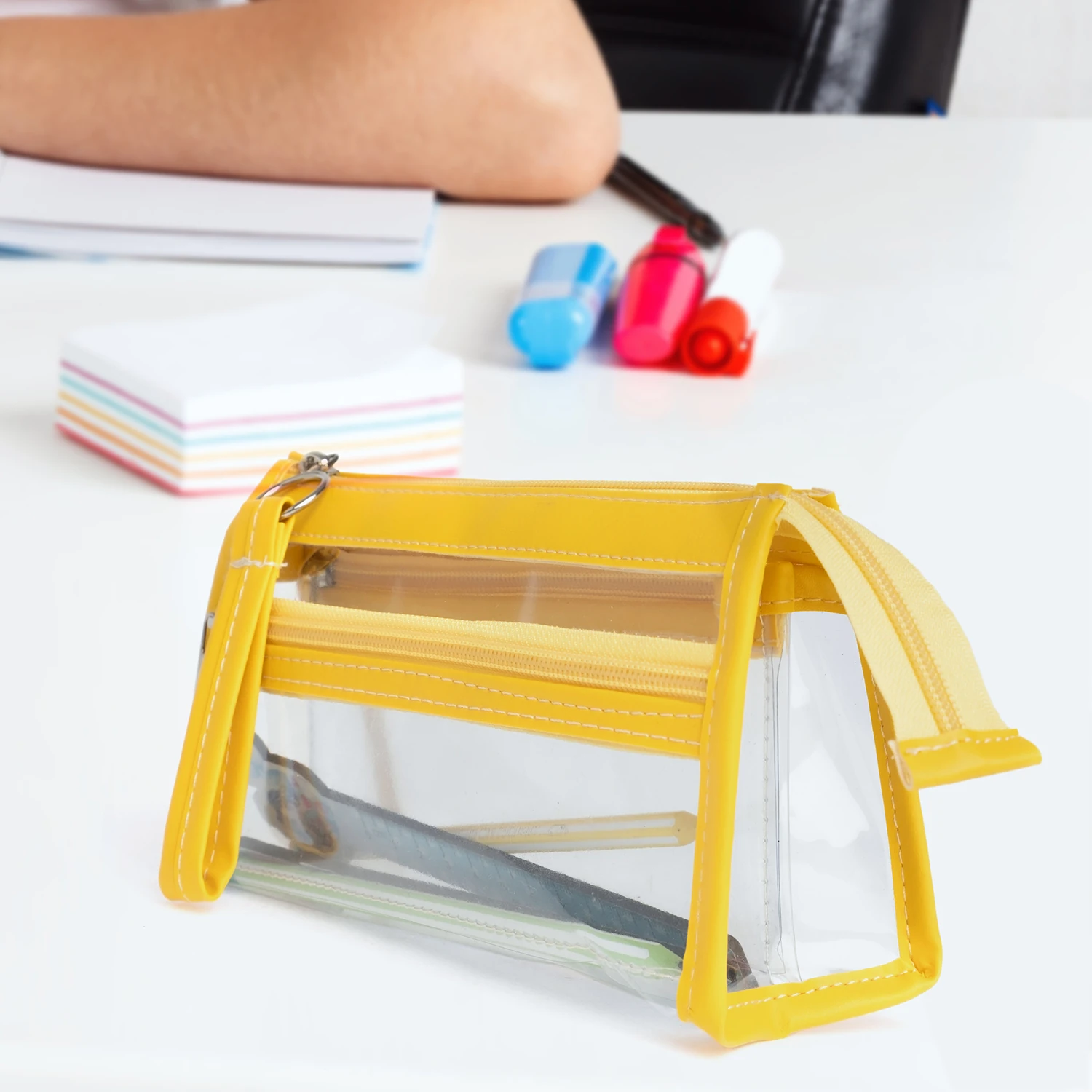 VUKİ - ÜÇGEN 3 CEPLİ DERİ+PVC ÇNT. K. KUTU (SARI)-