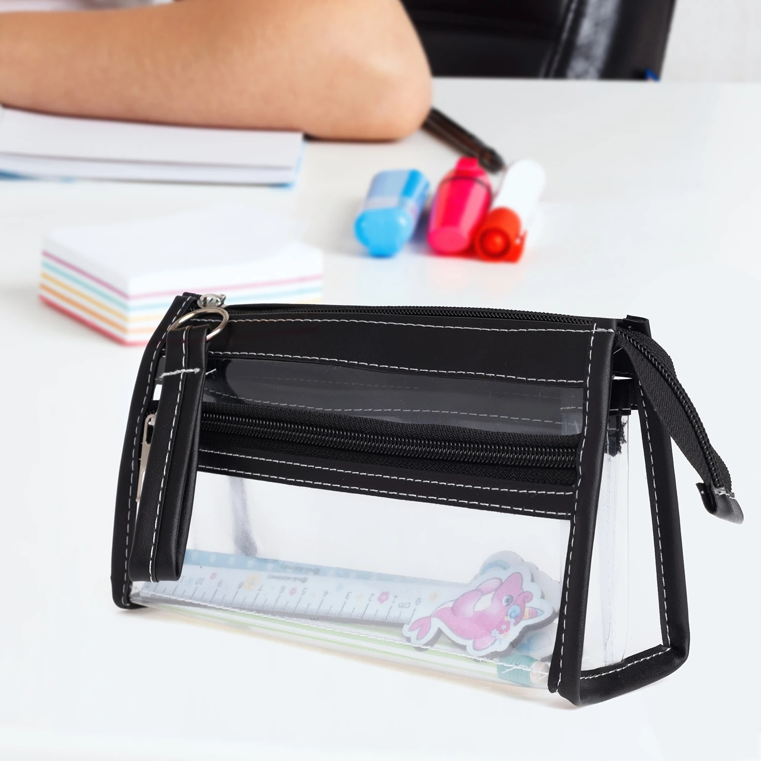 VUKİ - ÜÇGEN 3 CEPLİ DERİ+PVC ÇNT. K. KUTU (SİYAH)