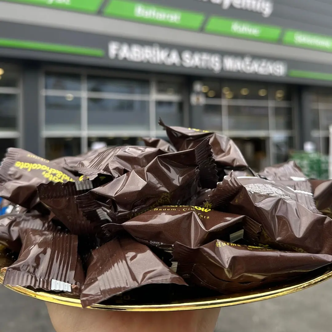 Bademli Sütlü Çikolatalı Hurma