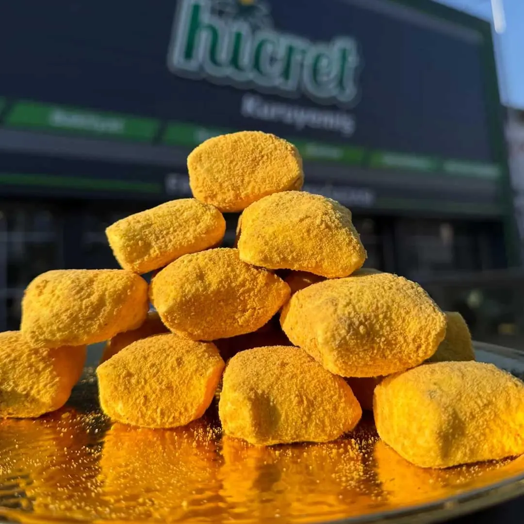 Sarı Kek Tozlu Çikolatalı Bohça