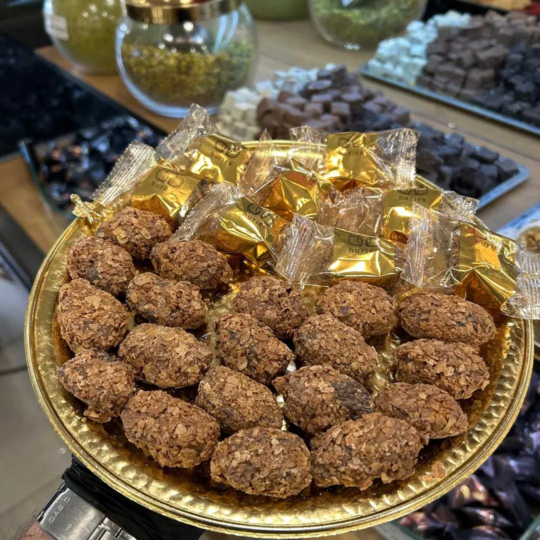 Bademli Çıtır Çikolatalı Hurma