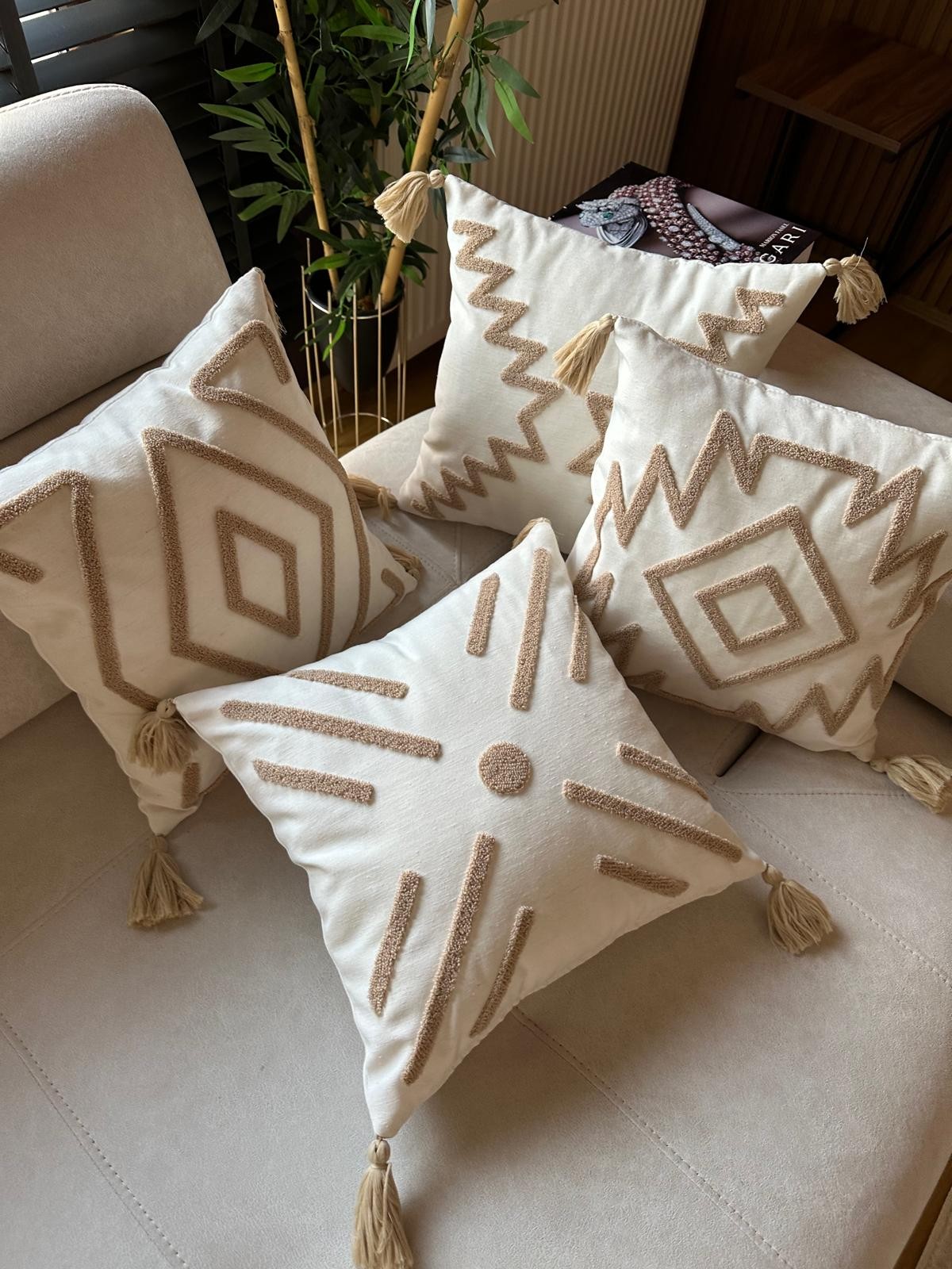 4lü Nakışlı Püsküllü Kırlent Kılıfı 43x43cm - v2 image
