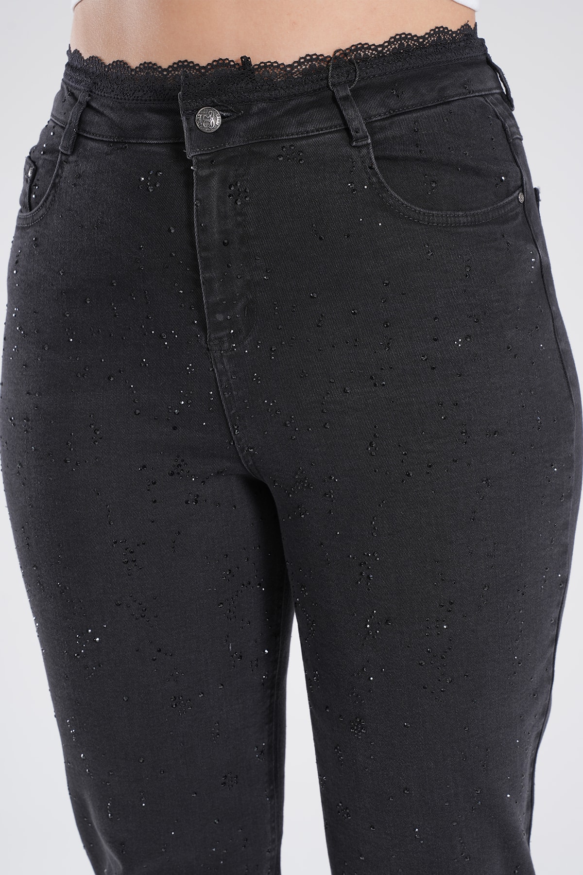 Kadın Bel Dantelli Serpme Taş Detaylı Mom Jean Pantolon 10596