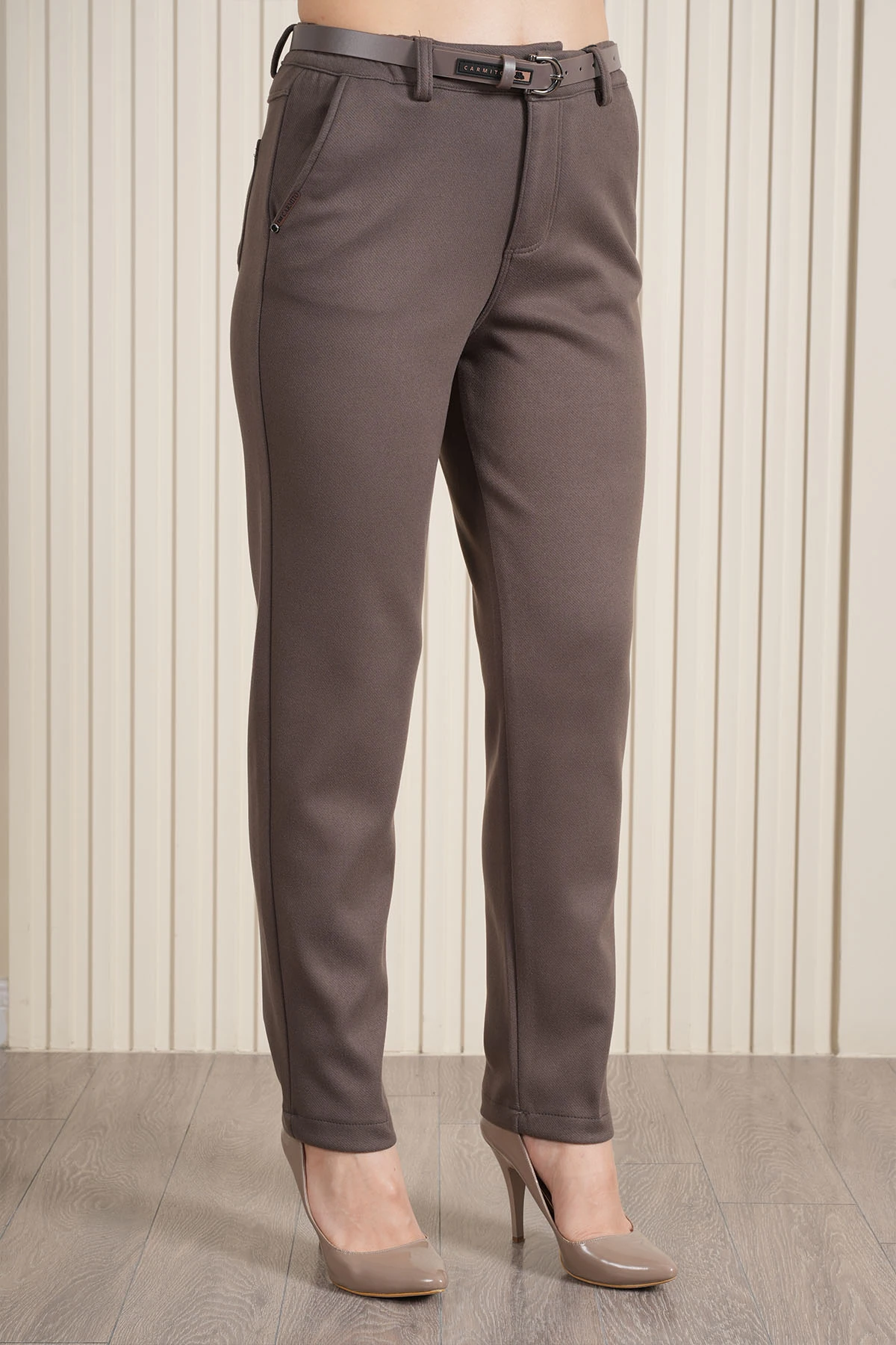 Kadın Özel Kemerli Süet Kadife Mom Pantolon 10679 - Vizon