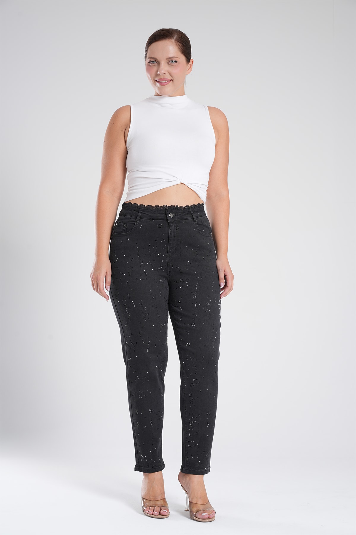 Kadın Bel Dantelli Serpme Taş Detaylı Mom Jean Pantolon 10596