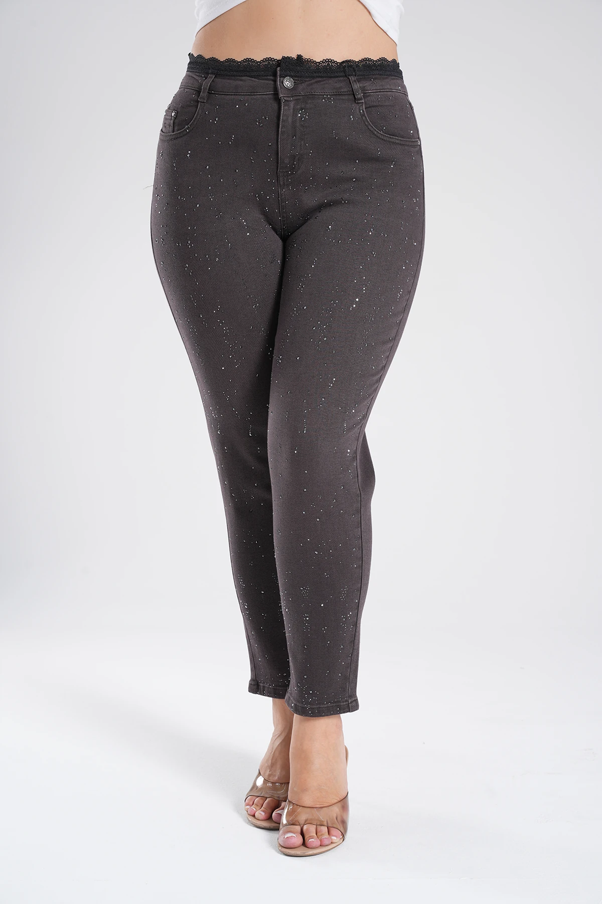 Kadın Bel Dantelli Serpme Taş Detaylı Mom Jean Pantolon 10596