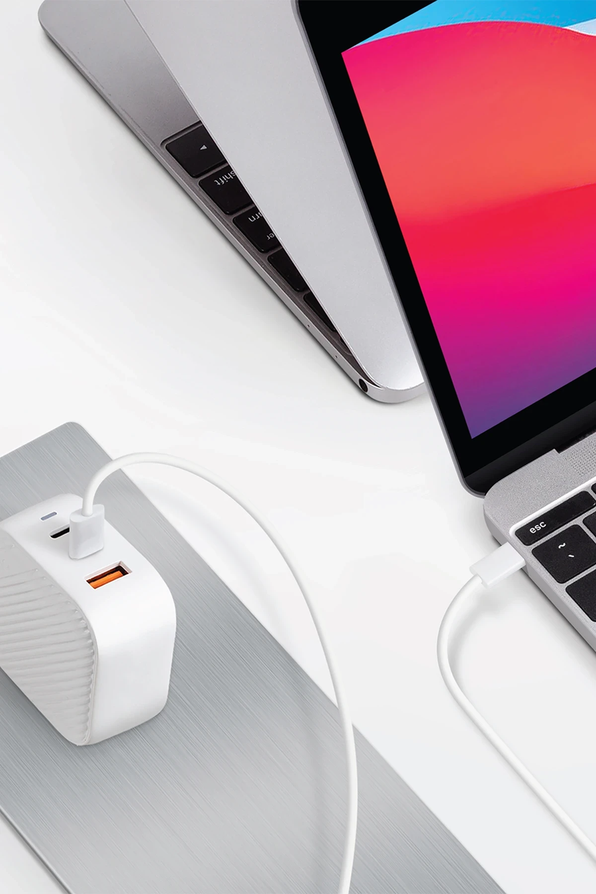 Uniq Verge Pro GaN66 2 Adet 65W Type-C ve 1 Adet 36W USB 3.0 Çıkışlı Hızlı Şarj Aleti