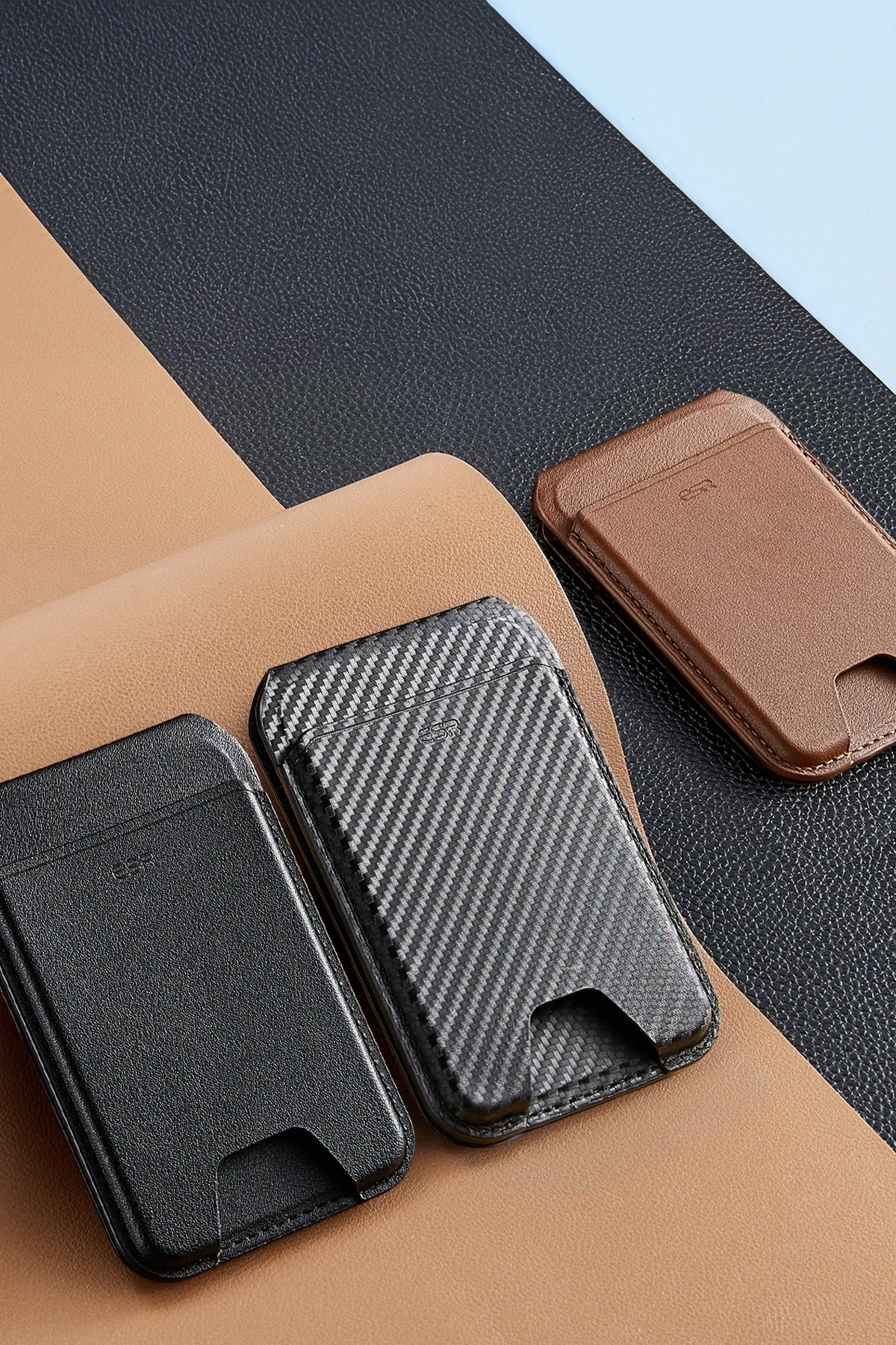 ESR HaloLock Vegan Deri Magsafe Stant Özellikli Karbon Kartlık 