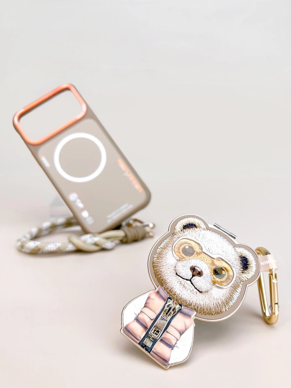 Nimmy MagSafe Özellikli Kahverengi Ayı Aparatlı Cool And Cute 2.0 Telefon Kılıfı - iPhone 17 Pro