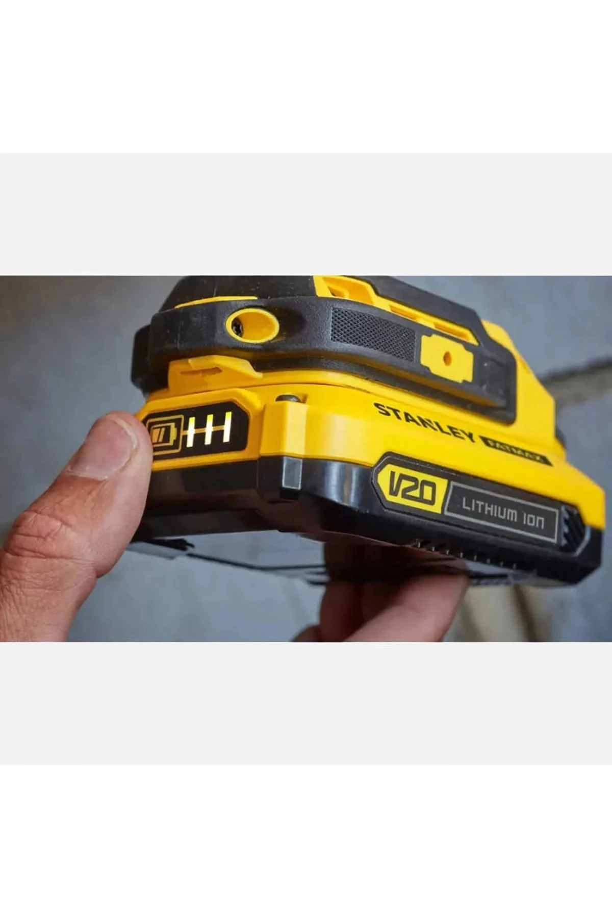 Fatmax 18V 2Ah V20 Çift Akü Darbeli Matkap + 100 Parça Uç Seti Hediyeli