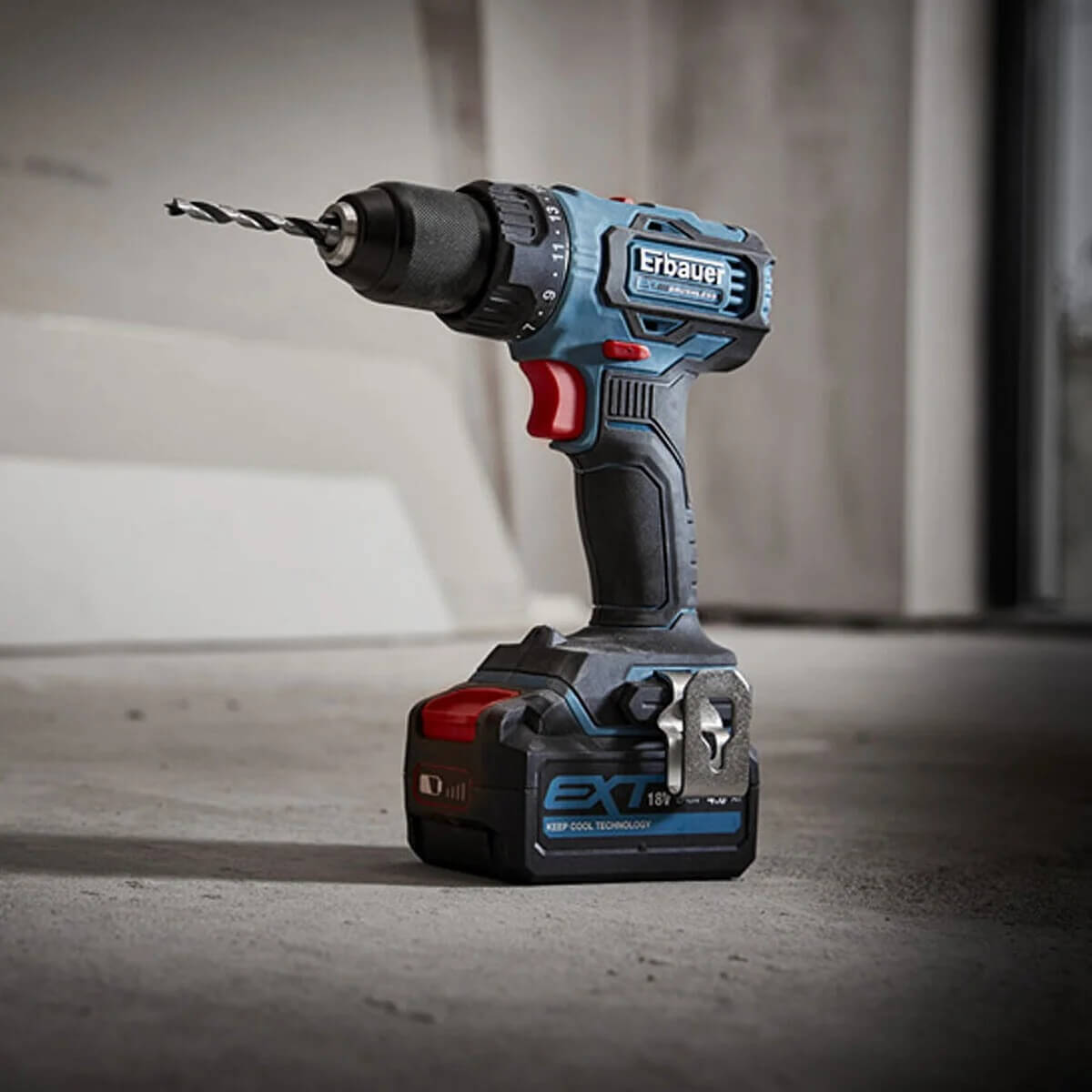 Darbesiz Akülü Vidalama 18V 4A Li-İon