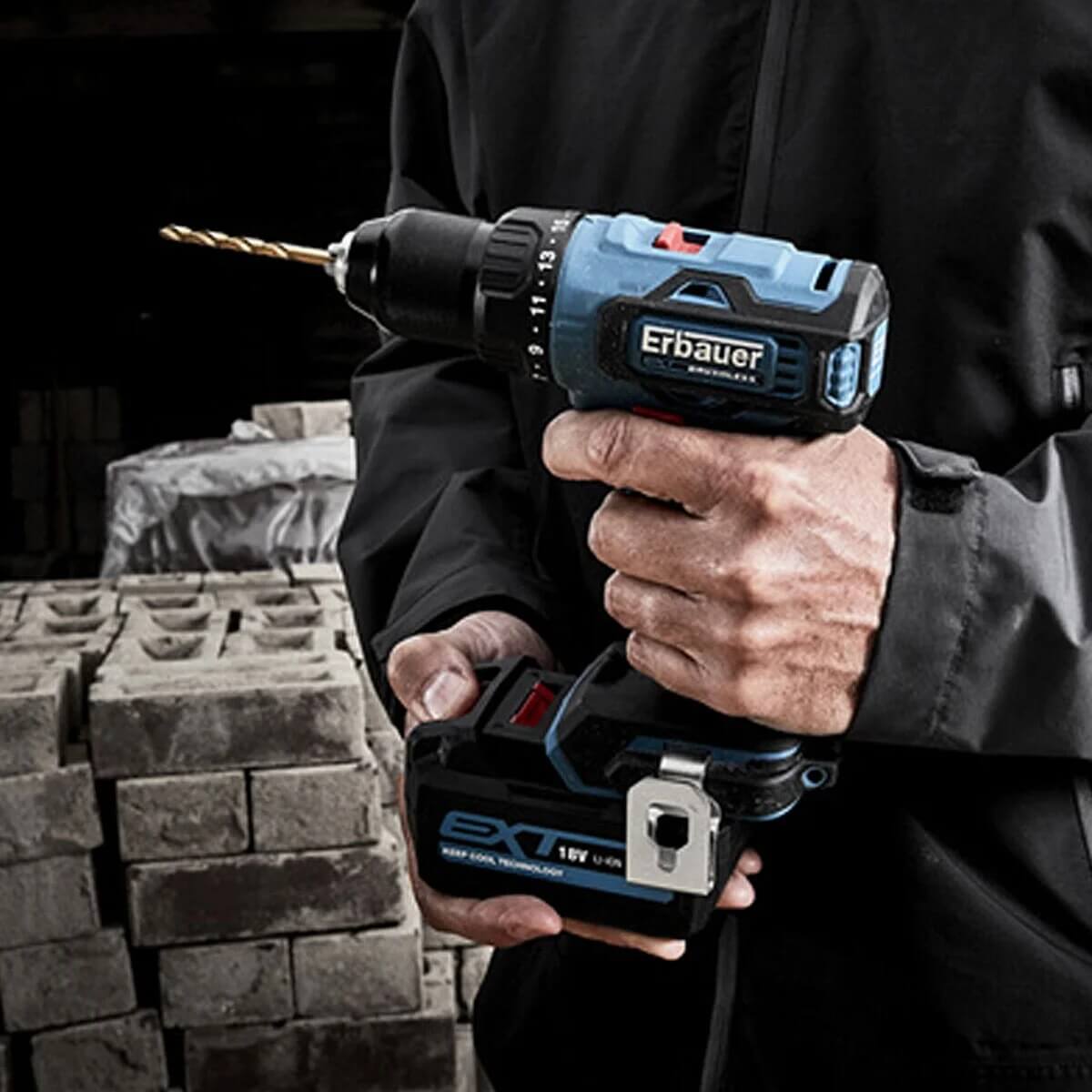 Darbesiz Akülü Vidalama 18V 4A Li-İon