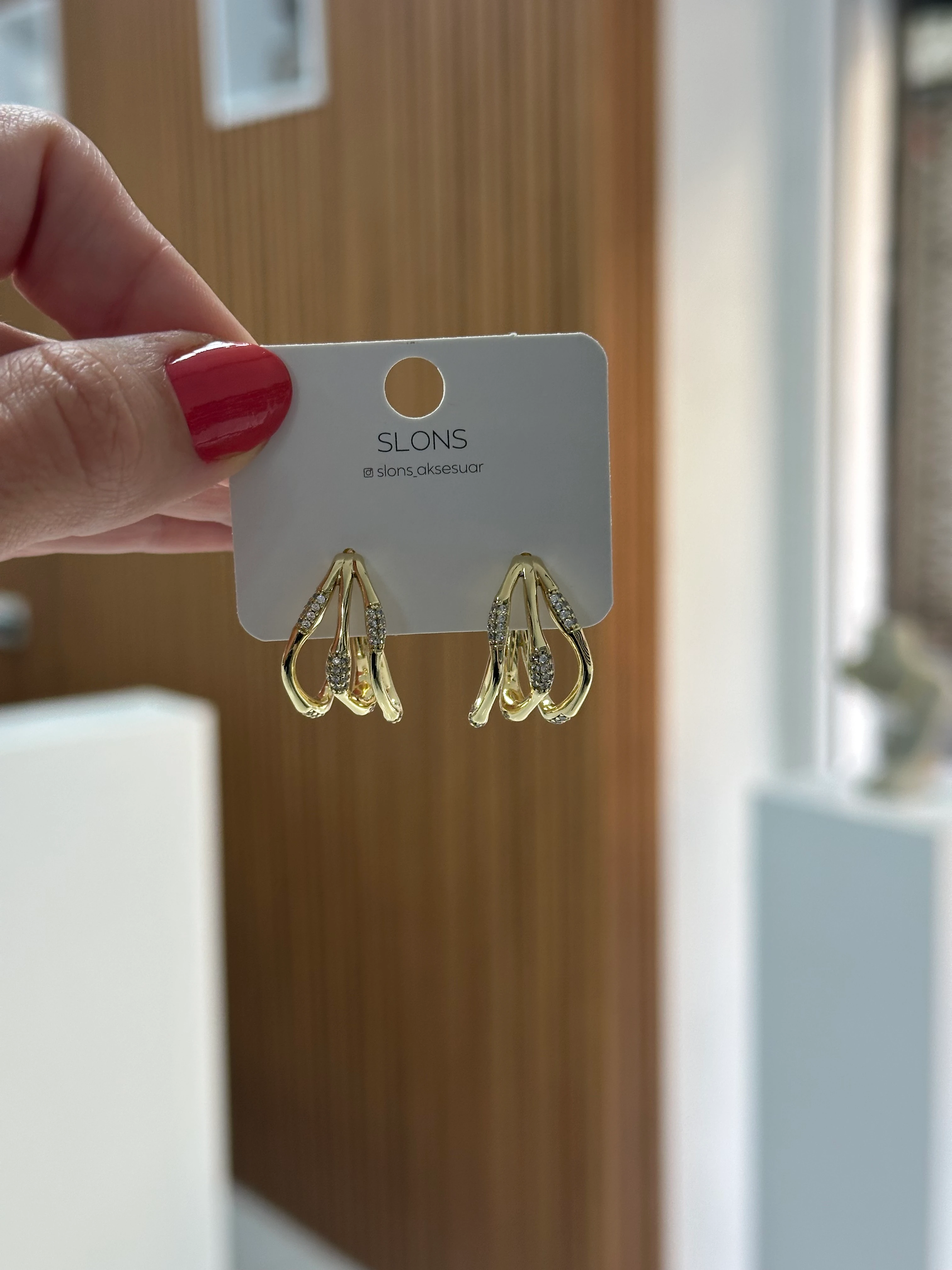 Dalgalı Yarım Halka Küpe