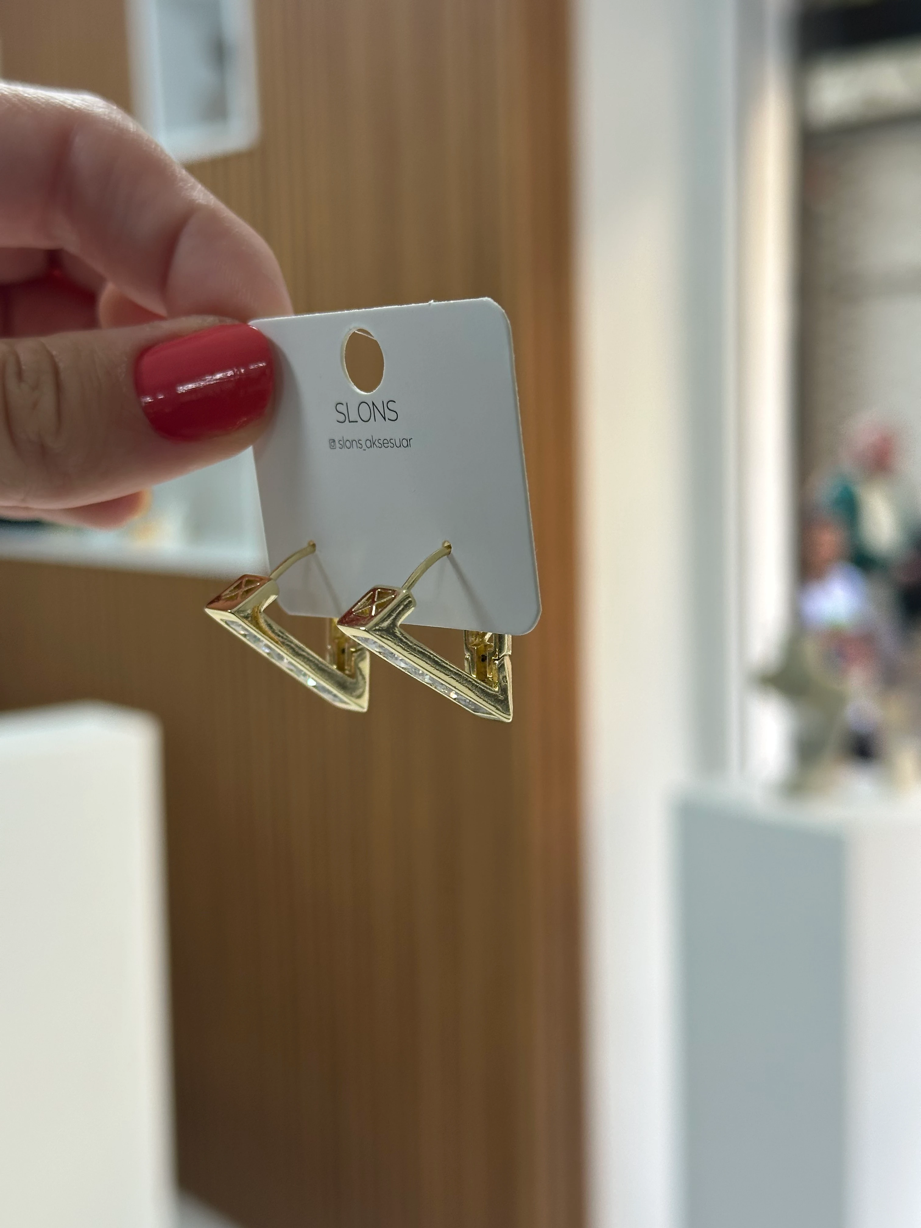 Taşlı Üçgen Küpe