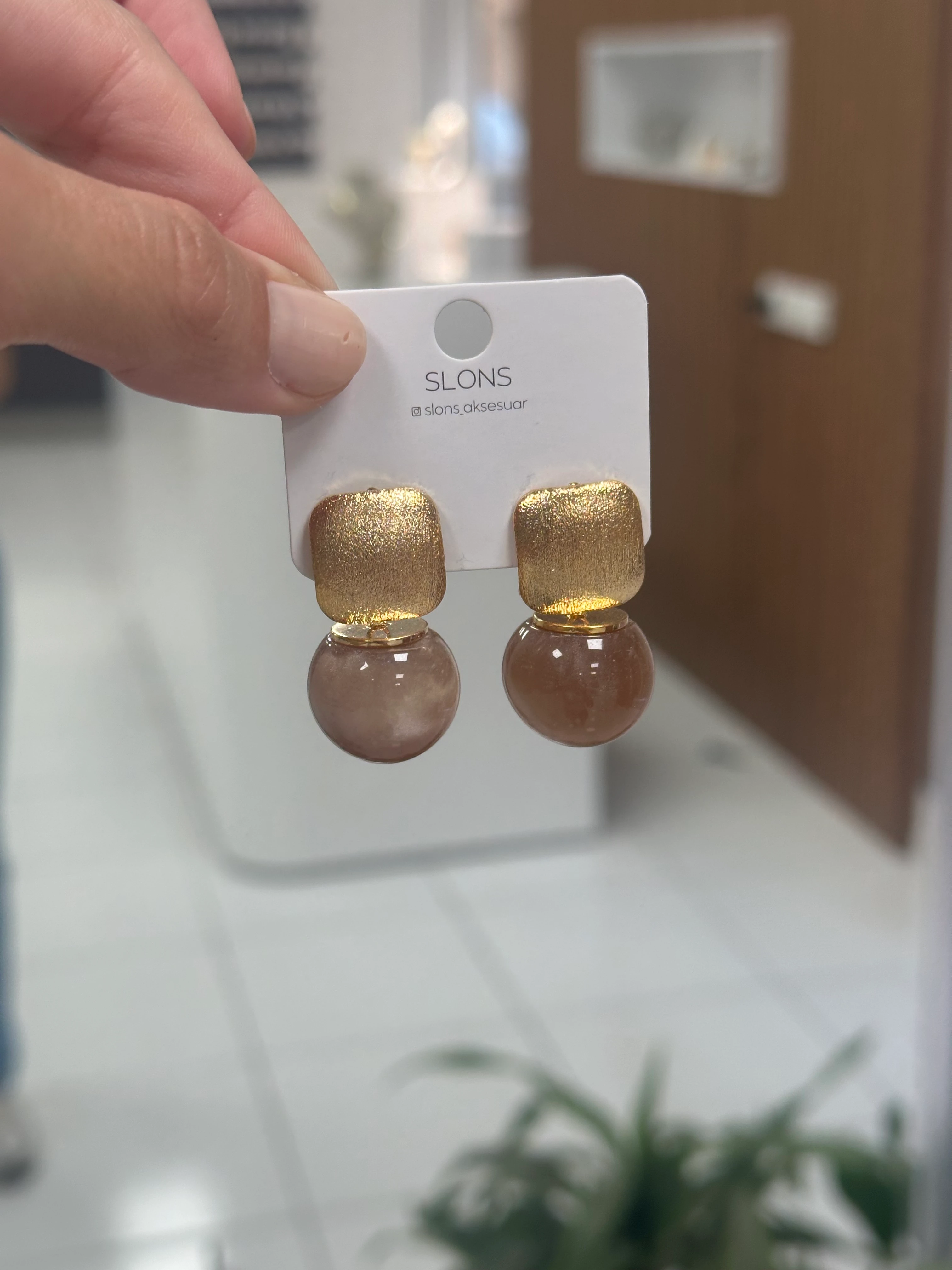 Kahve Top Sallantılı Gold Küpe