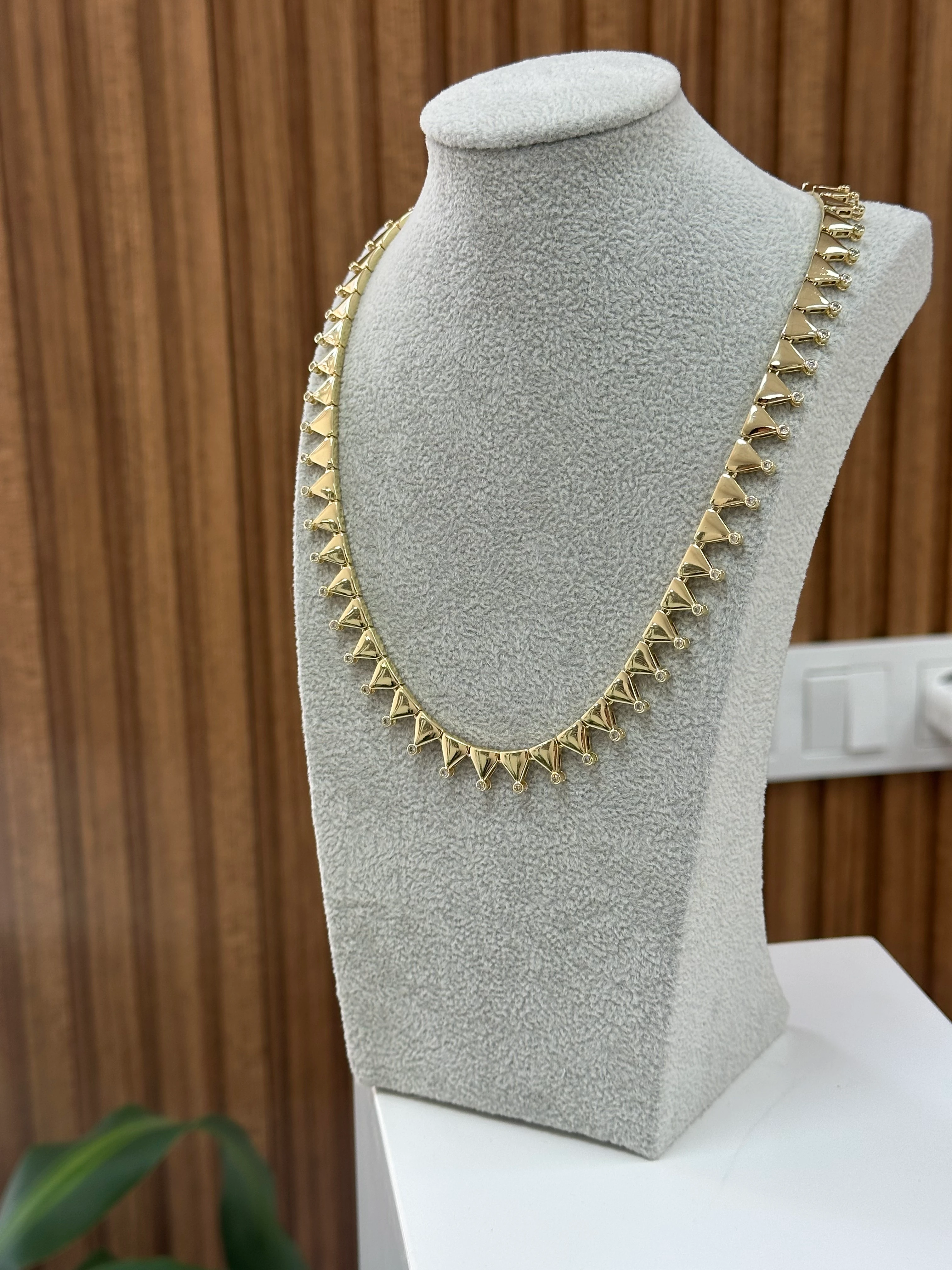 Üçgen Sıralı Kolye 