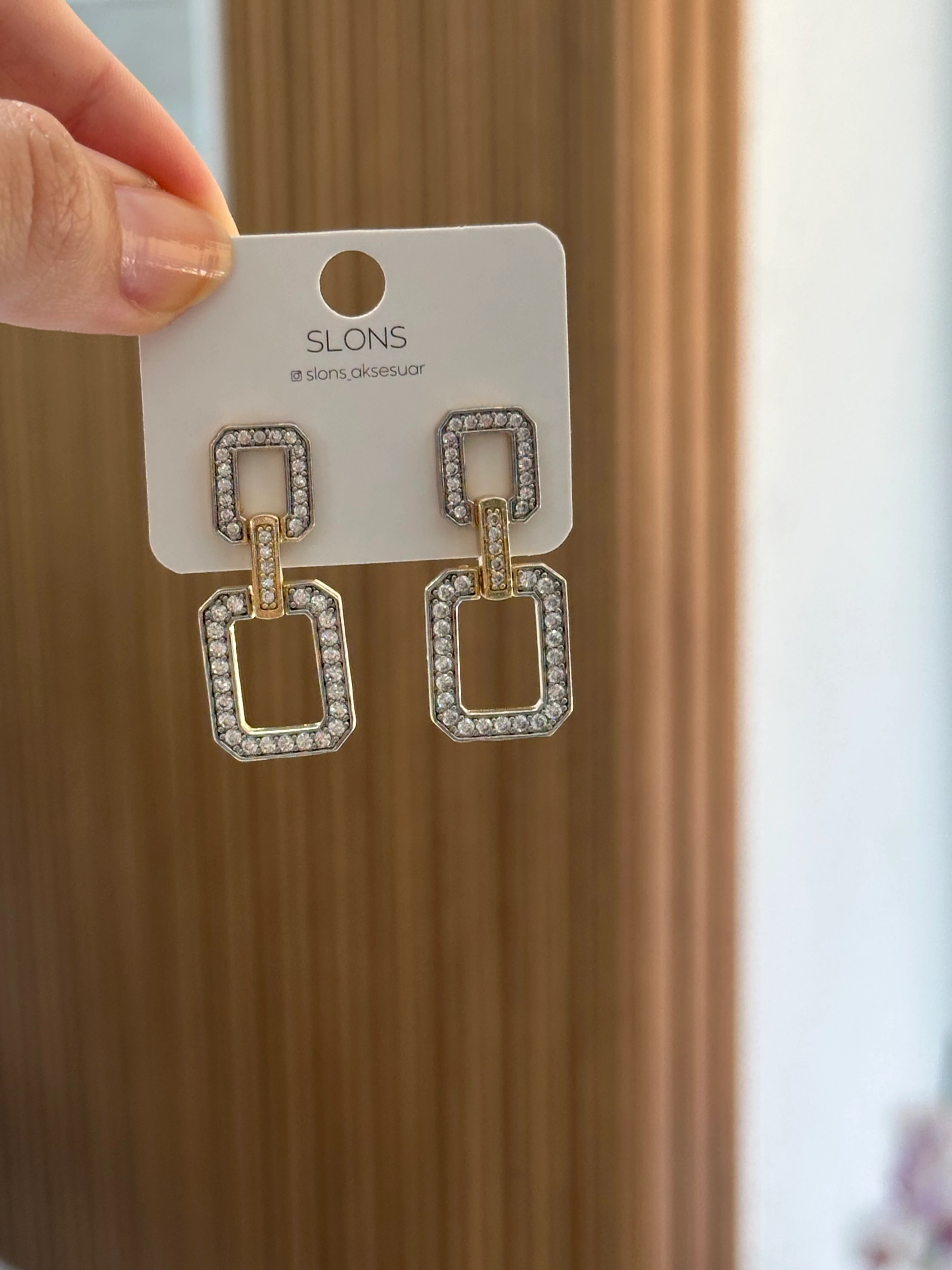 Sallantılı Taşlı Dikdörtgen Küpe