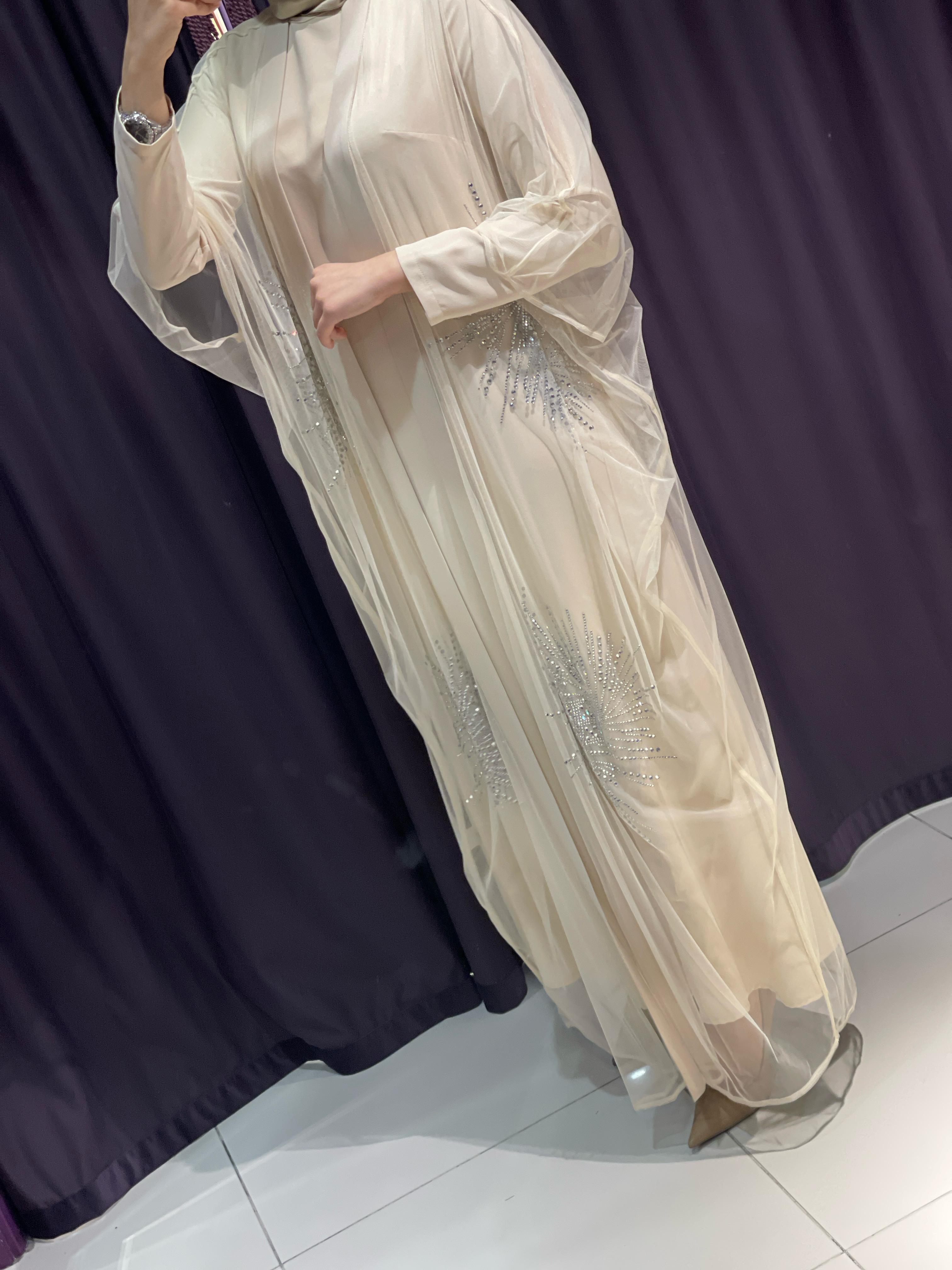 WHITE CORNER ABAYA
