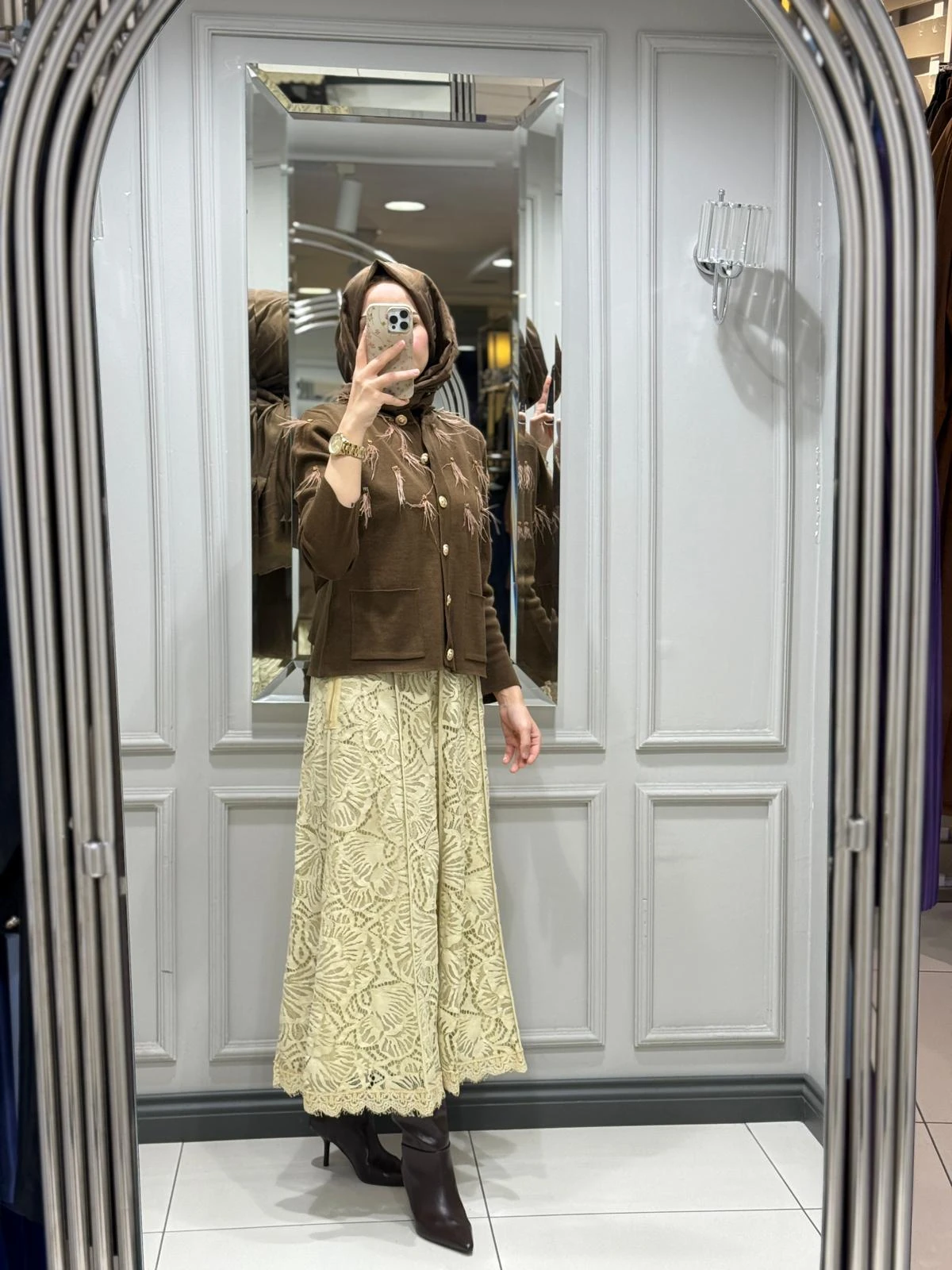 VENÖVE ROGER ETEK - SARI