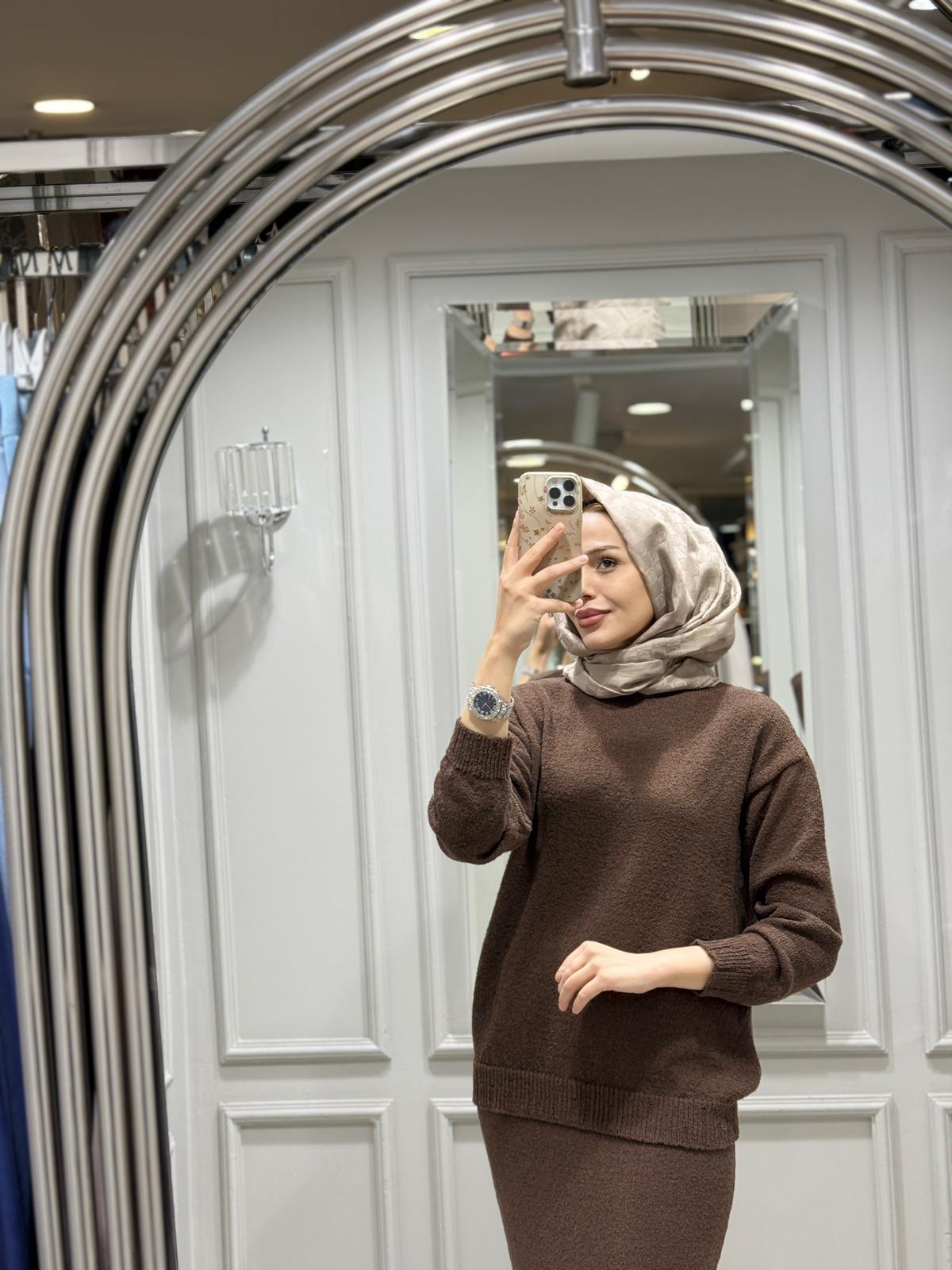 YEŞİM ÖZCAN ETEKLİ TRİKO TAKIM