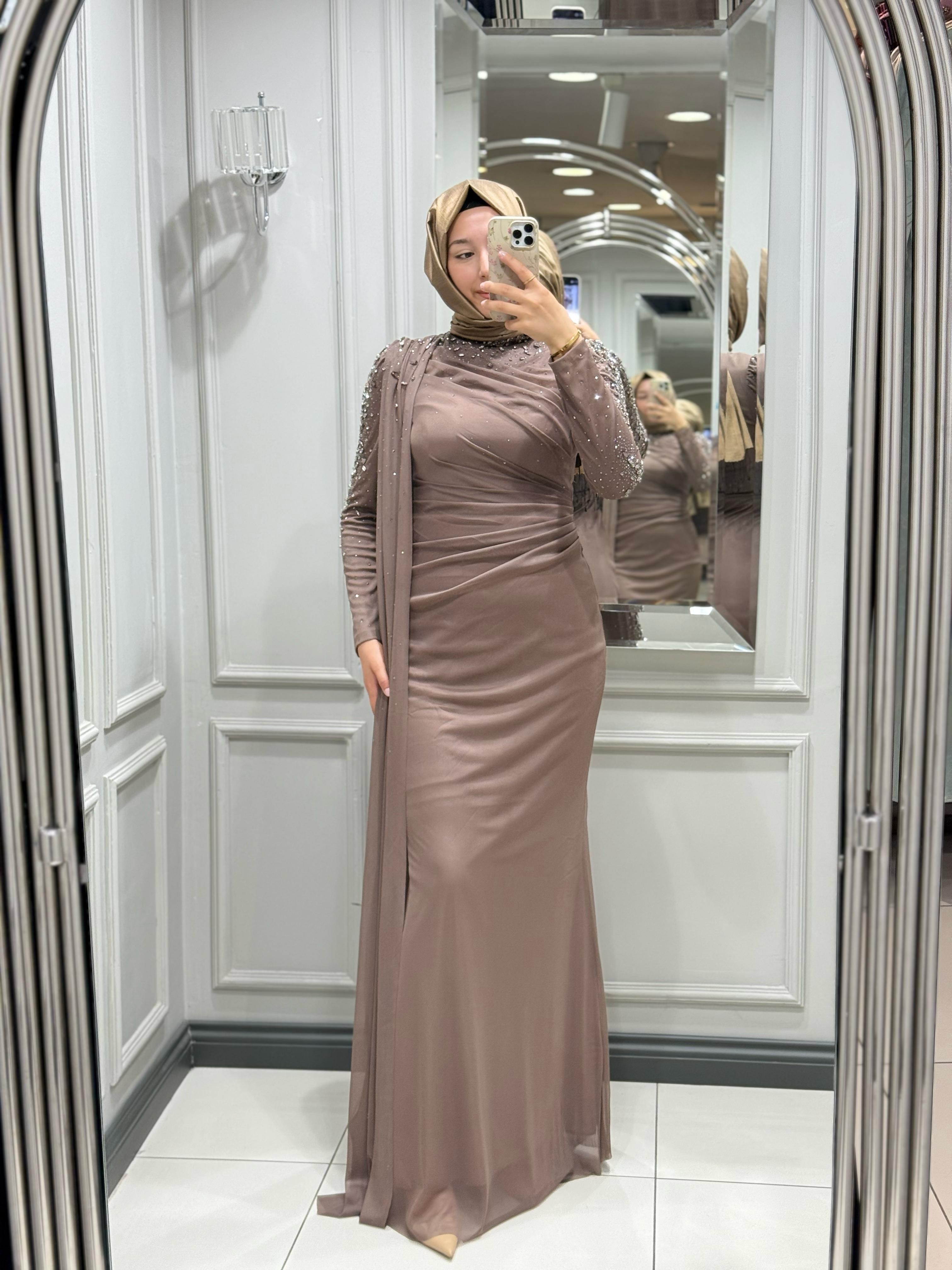 FASHION NIGHT KOLU TAŞLI ELBİSE - SÜTLÜ KAHVE