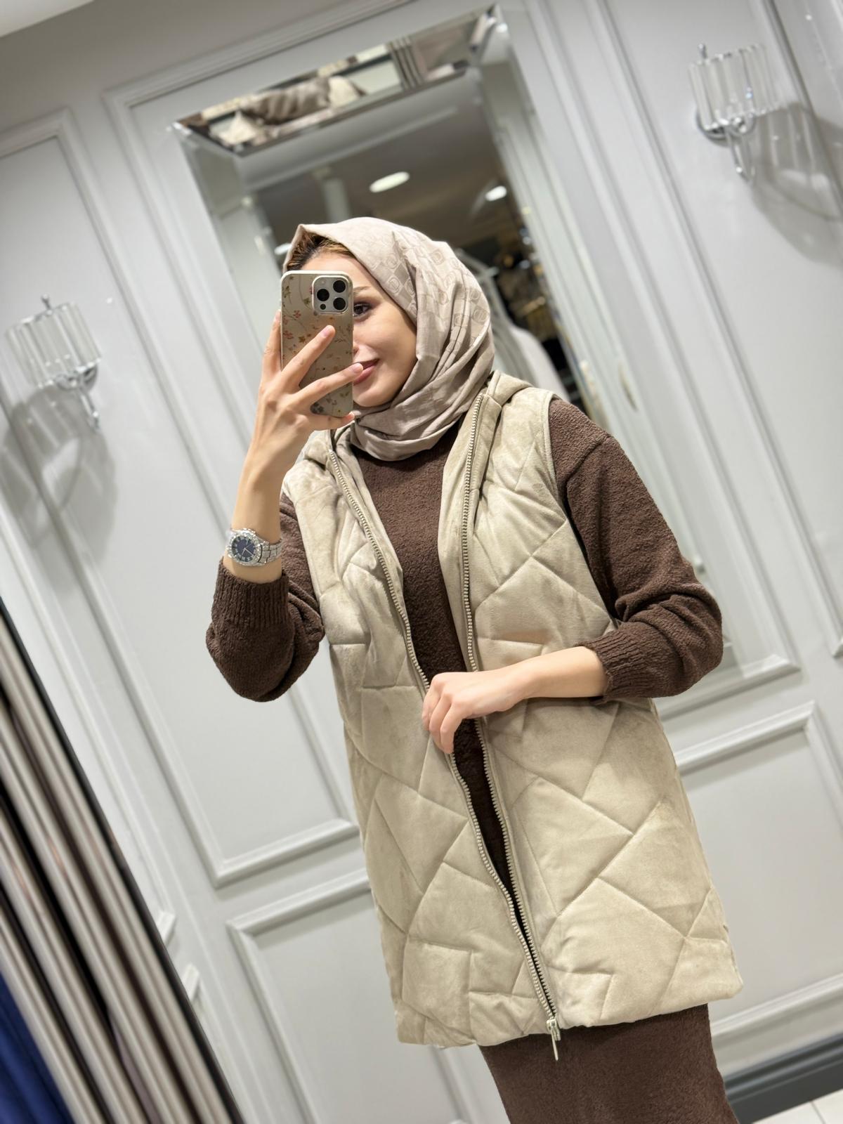 YEŞİM ÖZCAN YELEK