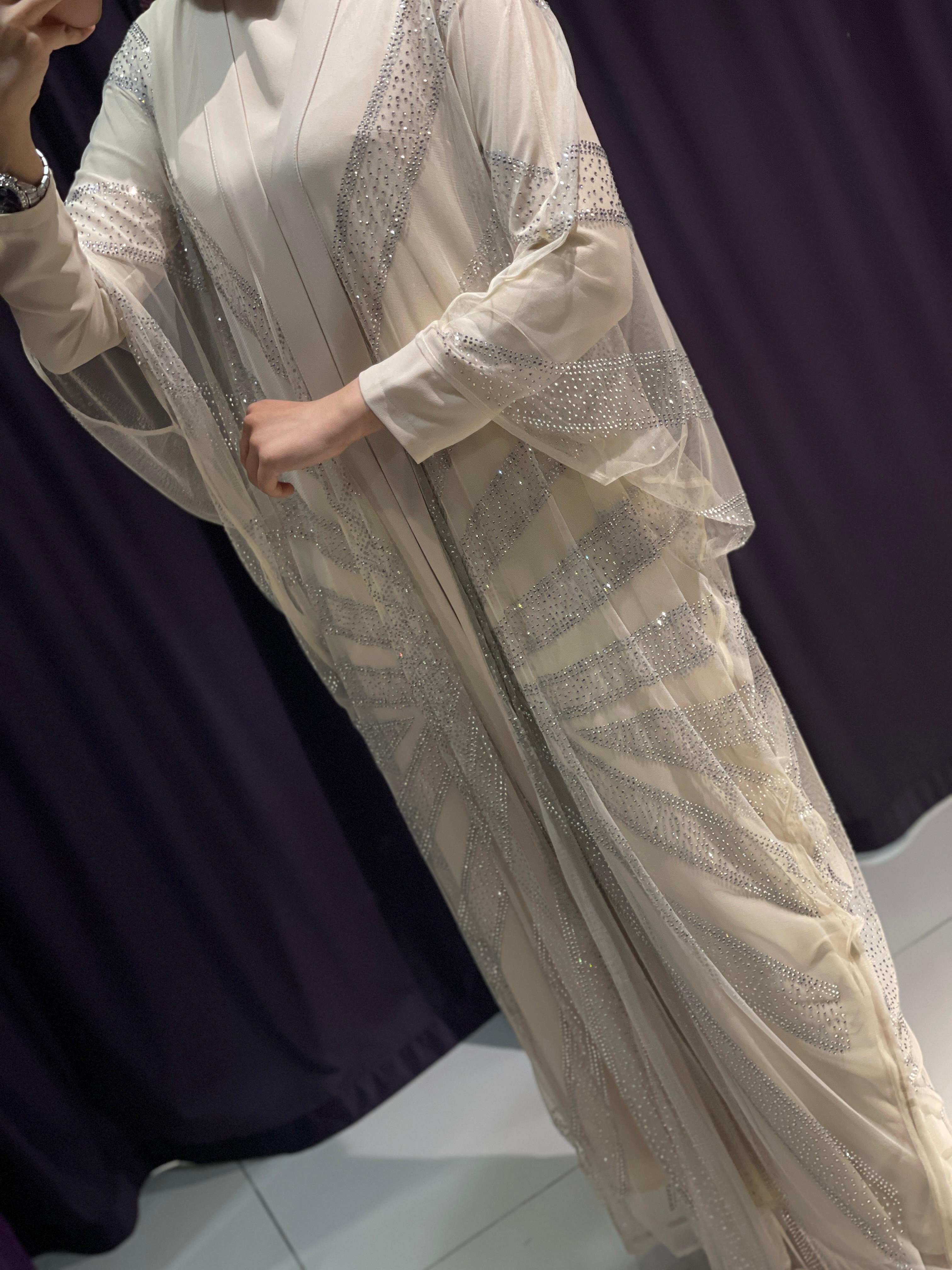 WHITE CORNER ABAYA