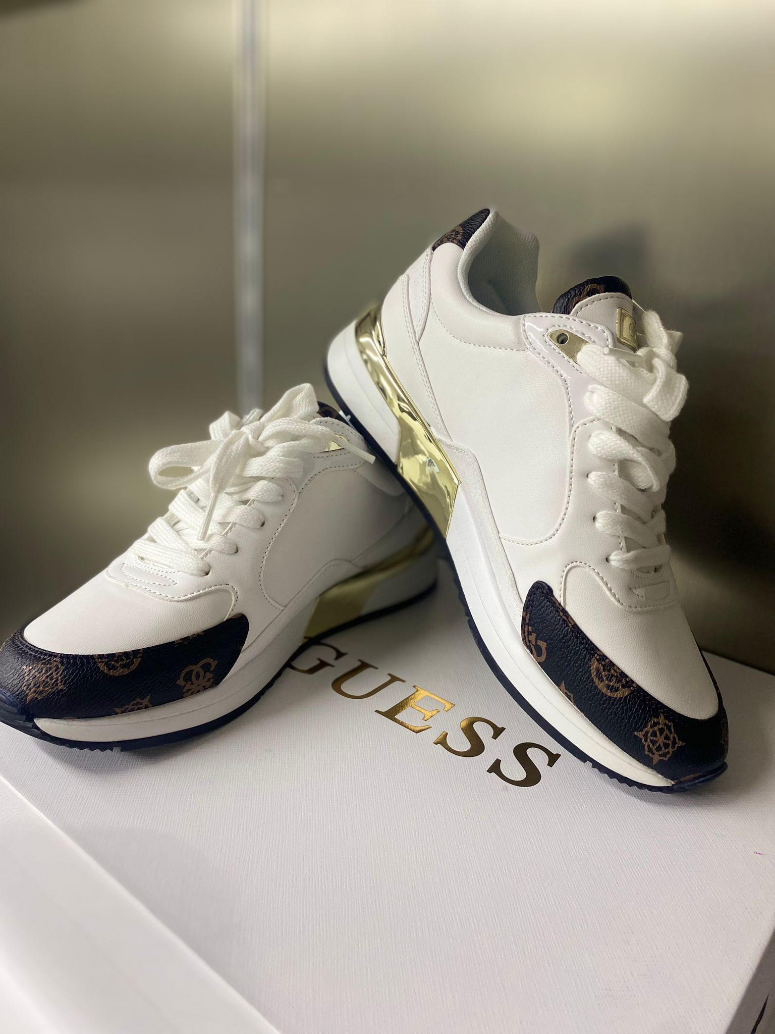 GUESS MOXEA SNEAKER