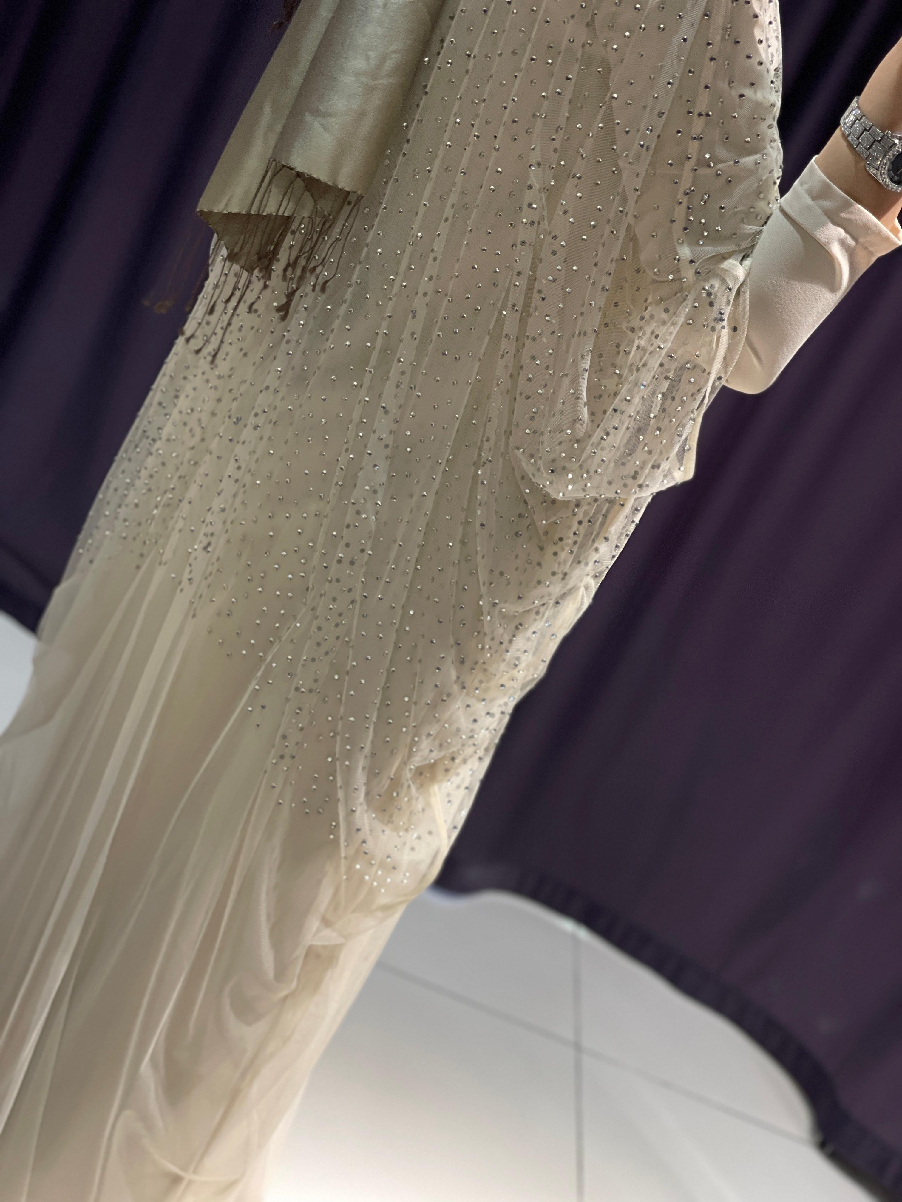 WHITE CORNER ABAYA
