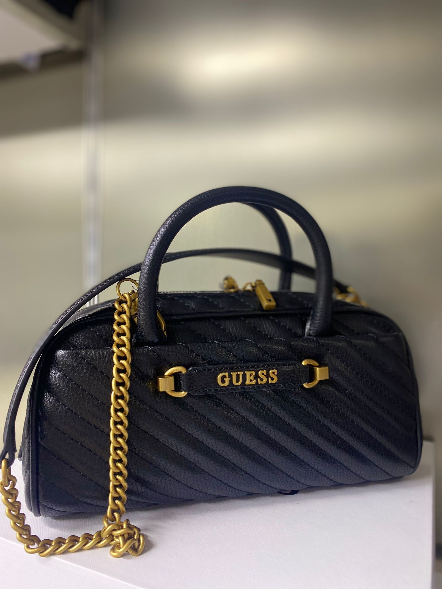 GUESS SELA BOX ÇANTA - SİYAH