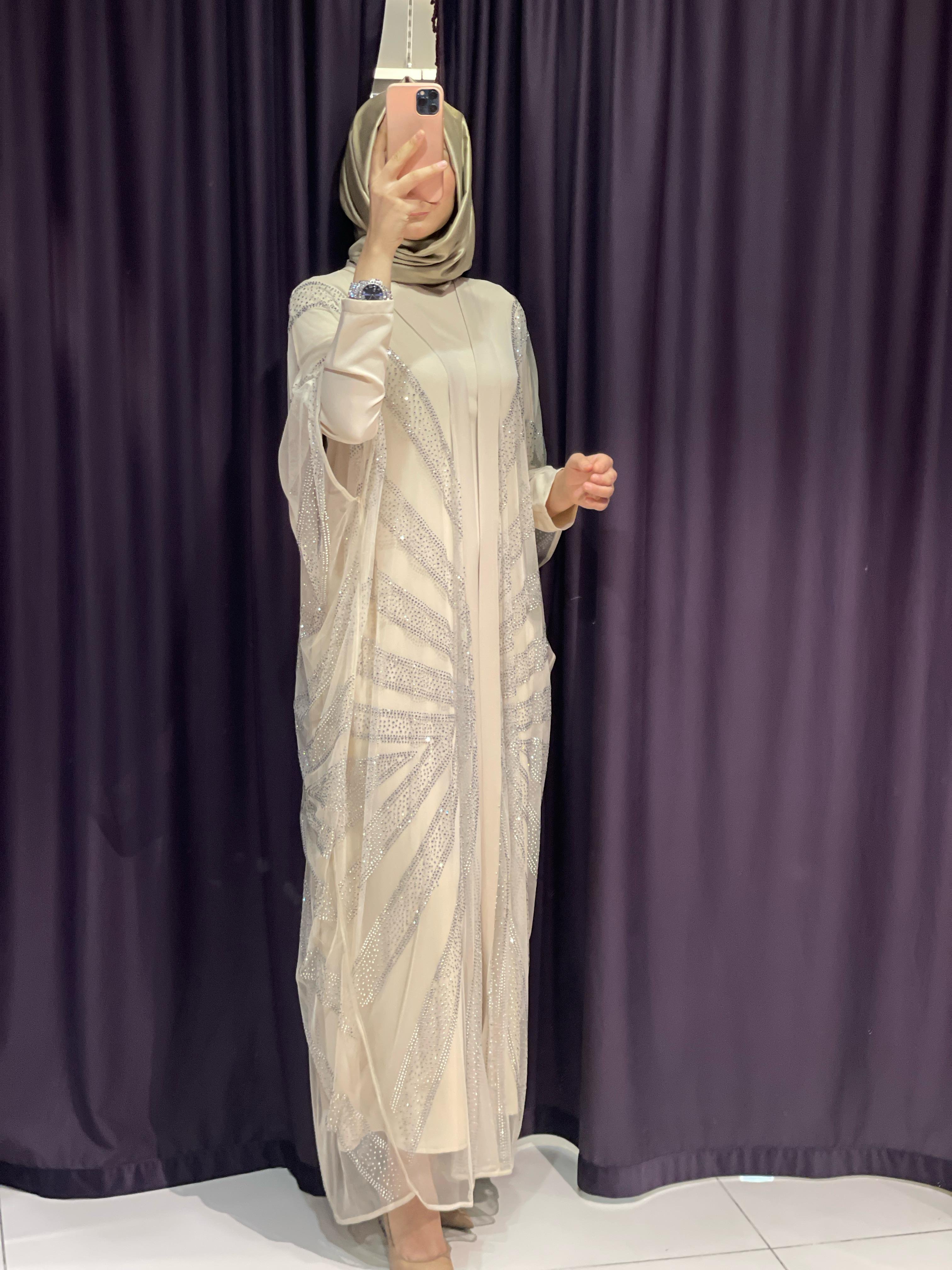 WHITE CORNER ABAYA