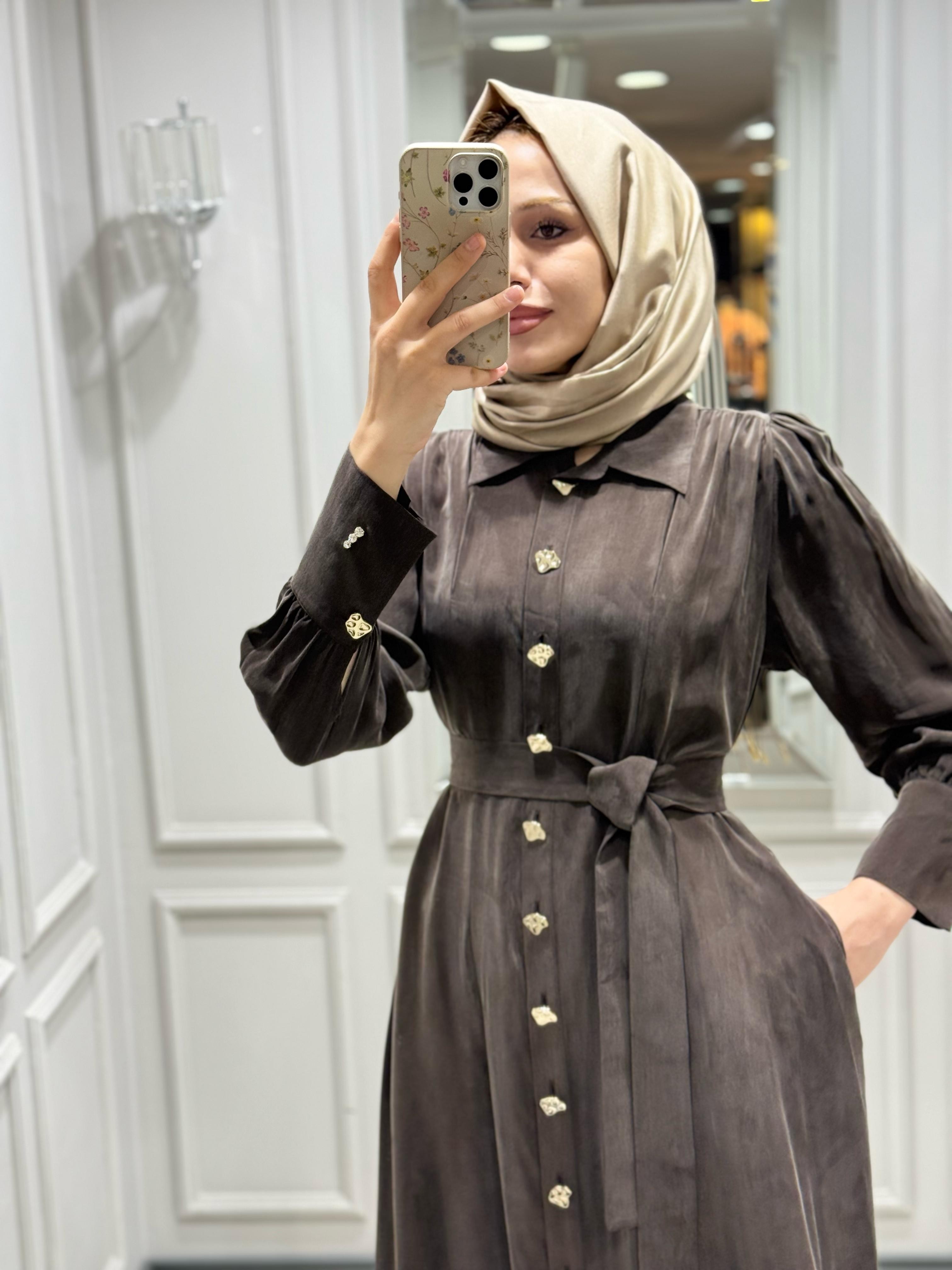 DALIDA DÜĞME DETAYLI GÖMLEK YAKA ELBİSE
