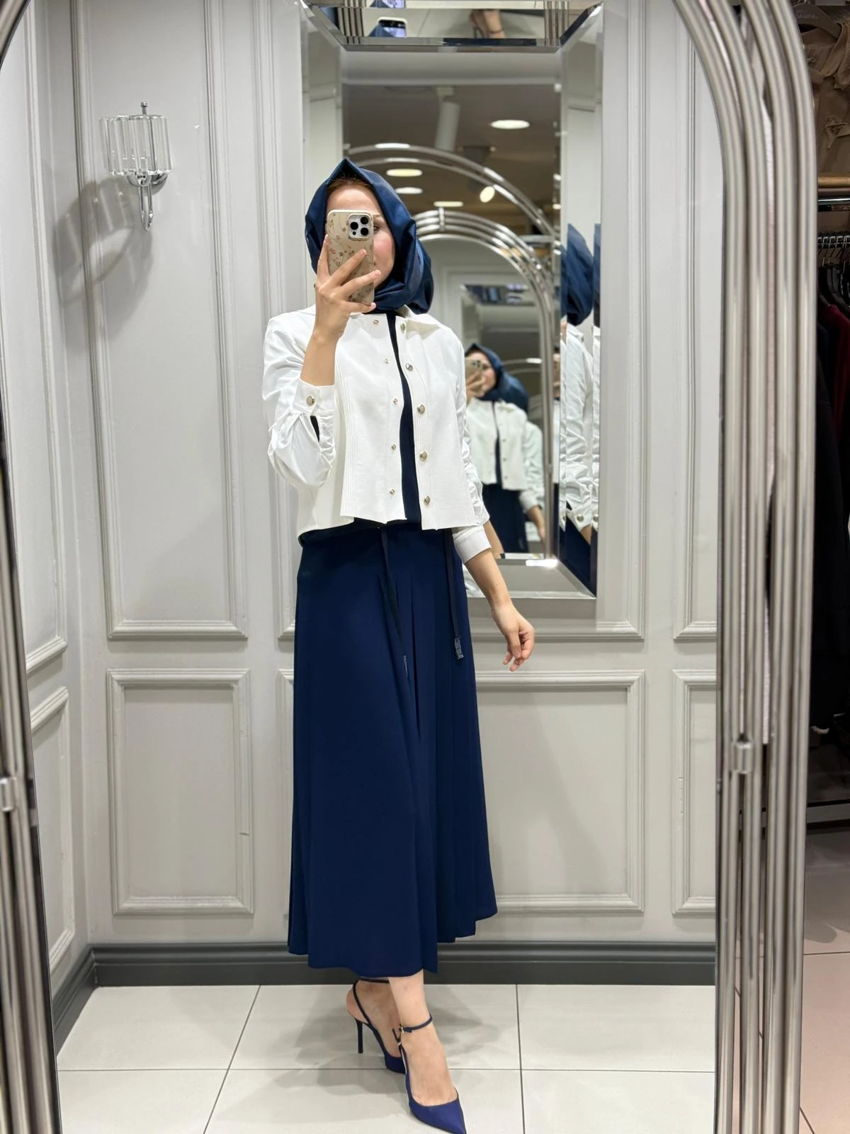 EXQUISE CORINNE GÖMLEK - KEMIK