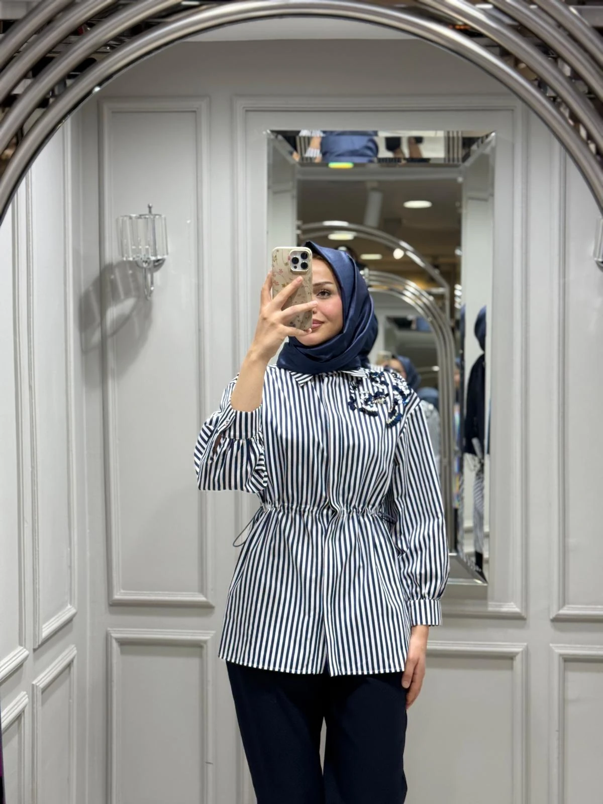 VENÖVE BETTY GÖMLEK