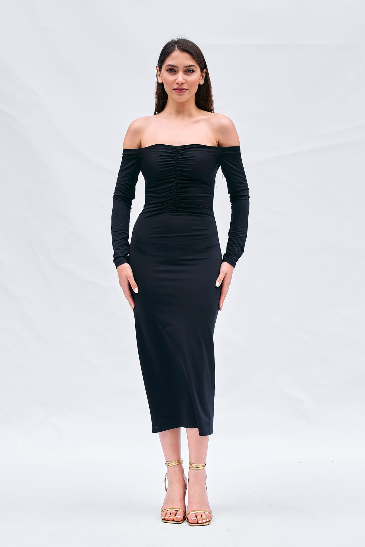 111313 Maxikleid mit tiefen Ärmeln und Brustfalten